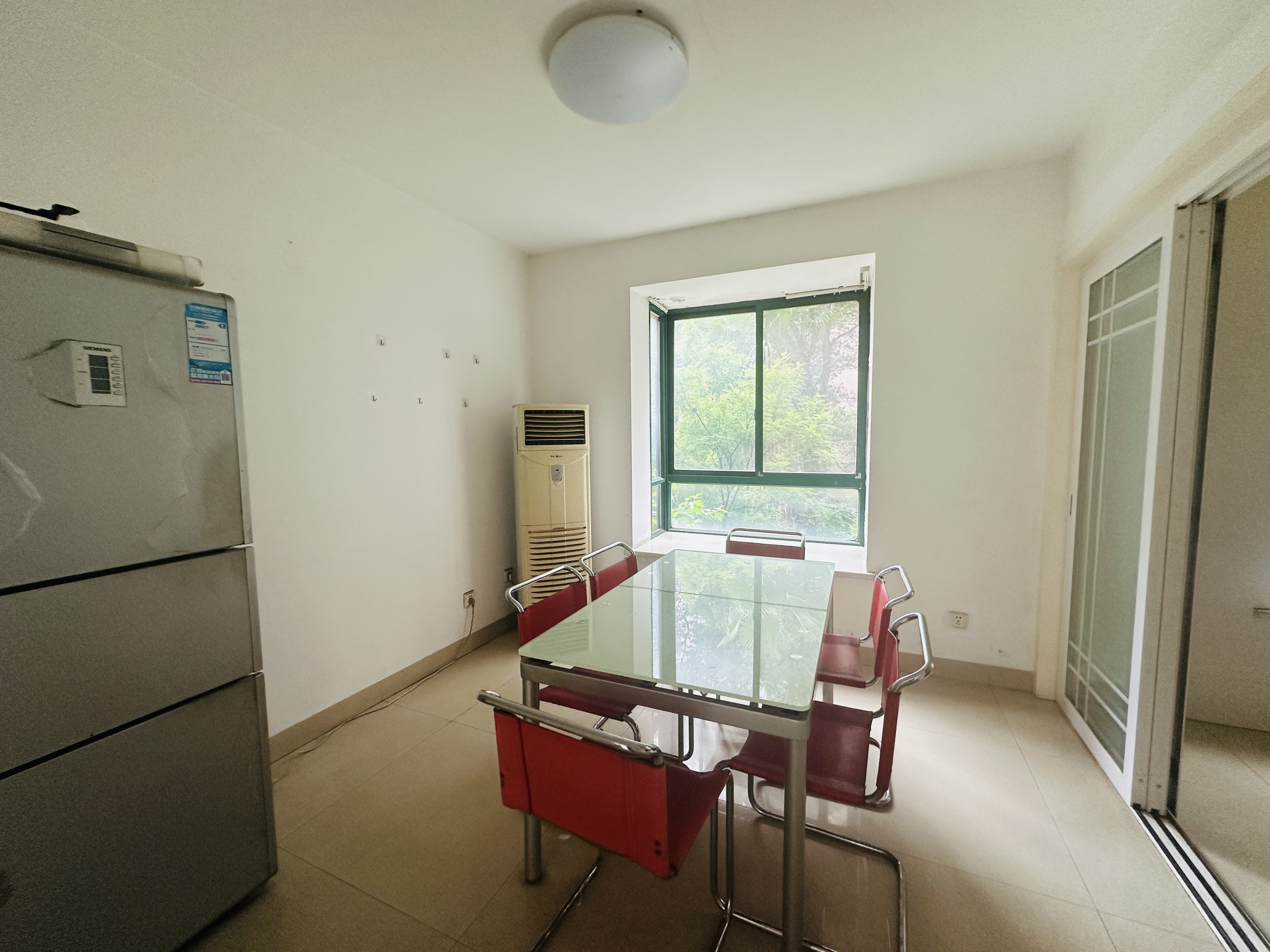 亲亲家园 4室2厅2卫 75.0万 亲亲家园 4室2厅2卫 75.0万室内图