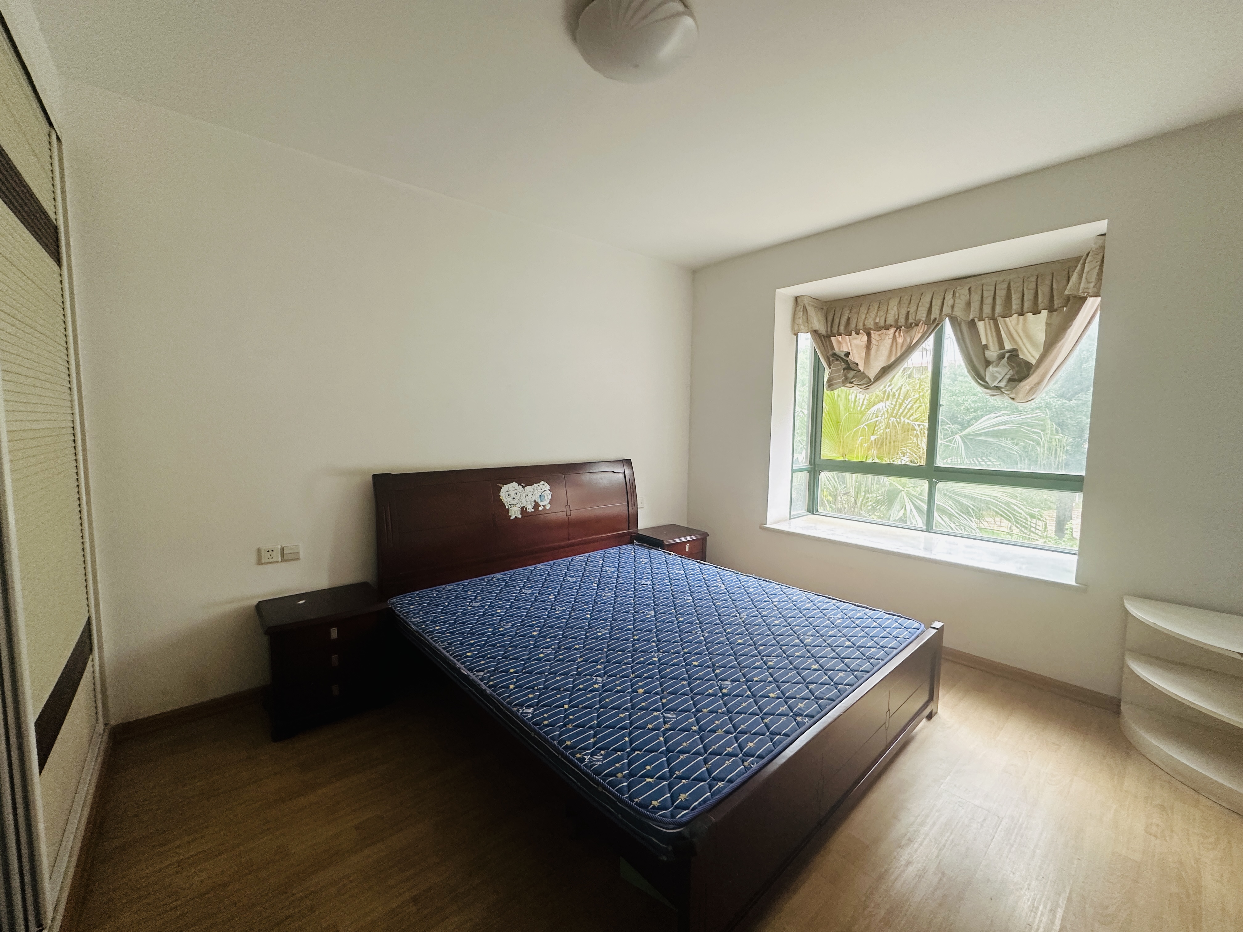 亲亲家园 4室2厅2卫 75.0万 亲亲家园 4室2厅2卫 75.0万室内图