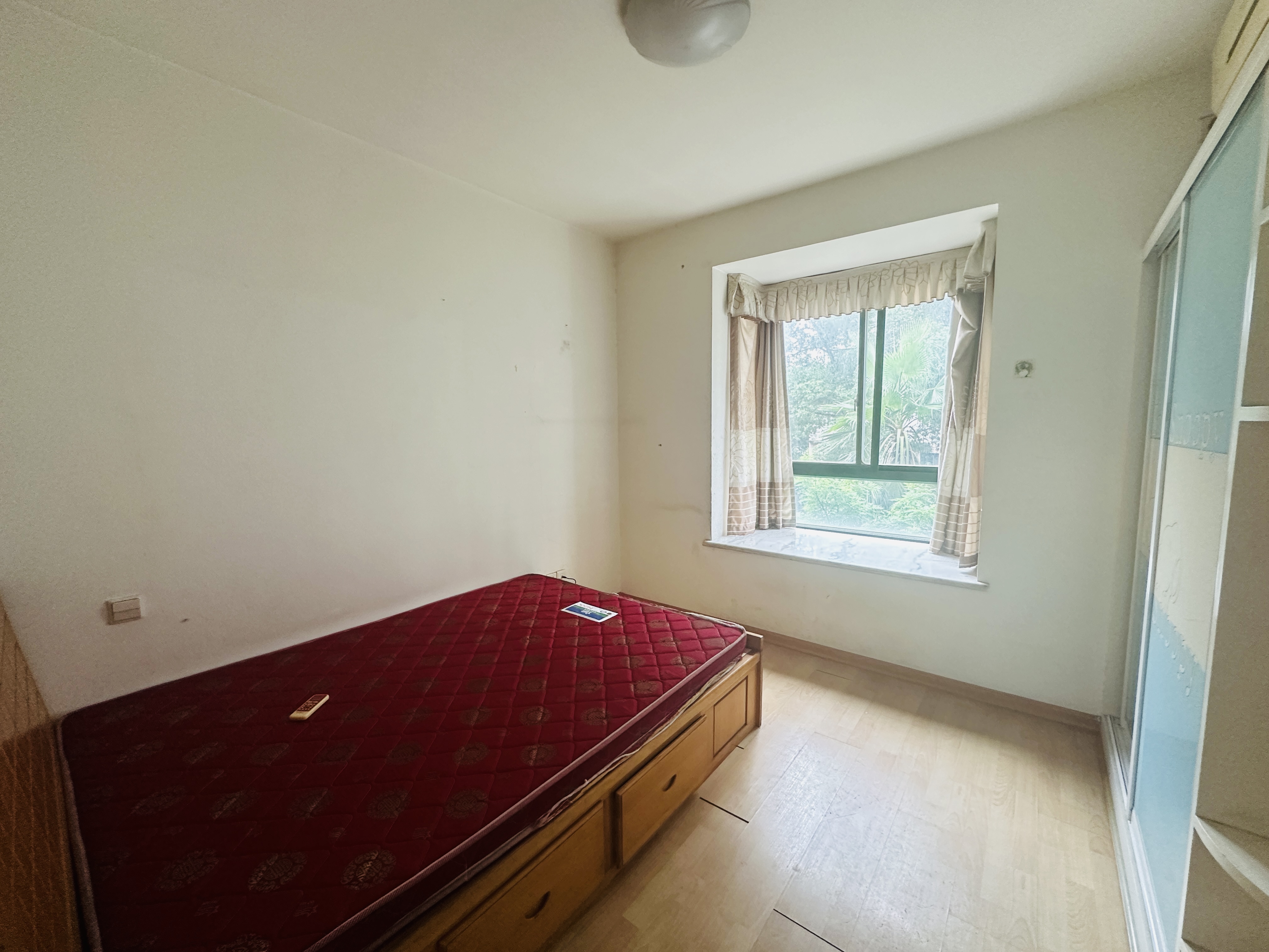 亲亲家园 4室2厅2卫 75.0万 亲亲家园 4室2厅2卫 75.0万室内图