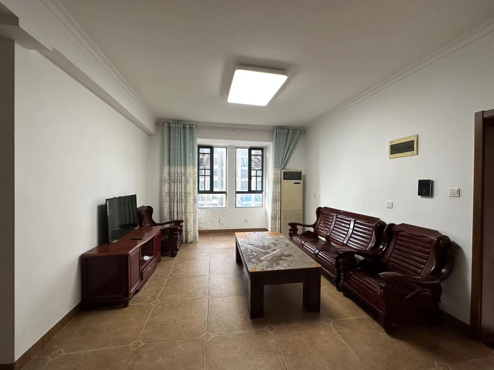 泰山公馆 3室2厅2卫 75.8万 泰山公馆 3室2厅2卫 75.8万室内图