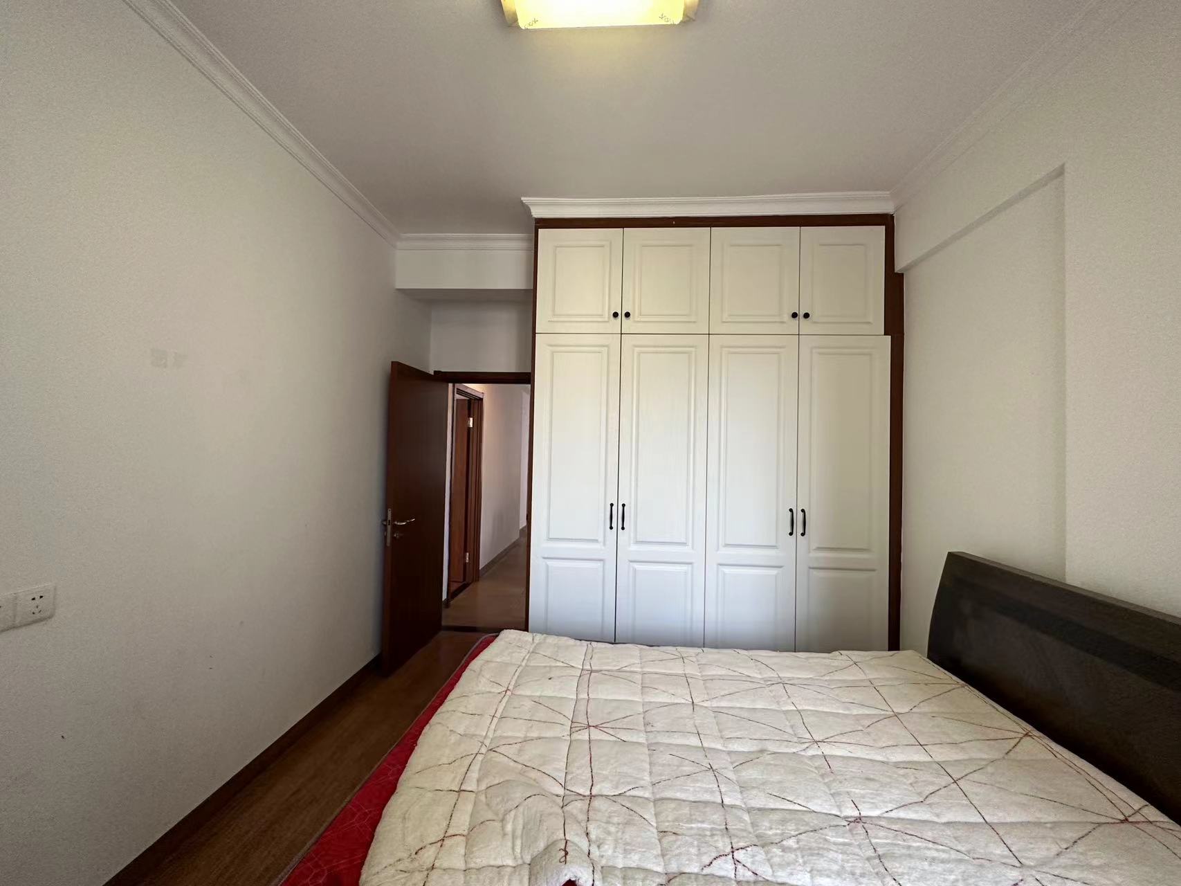 泰山公馆 3室2厅2卫 75.8万 泰山公馆 3室2厅2卫 75.8万室内图