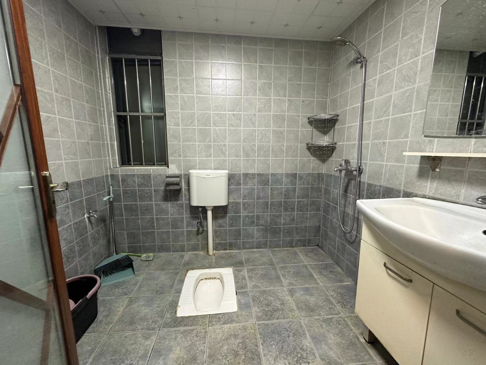 泰山公馆 3室2厅2卫 75.8万 泰山公馆 3室2厅2卫 75.8万室内图