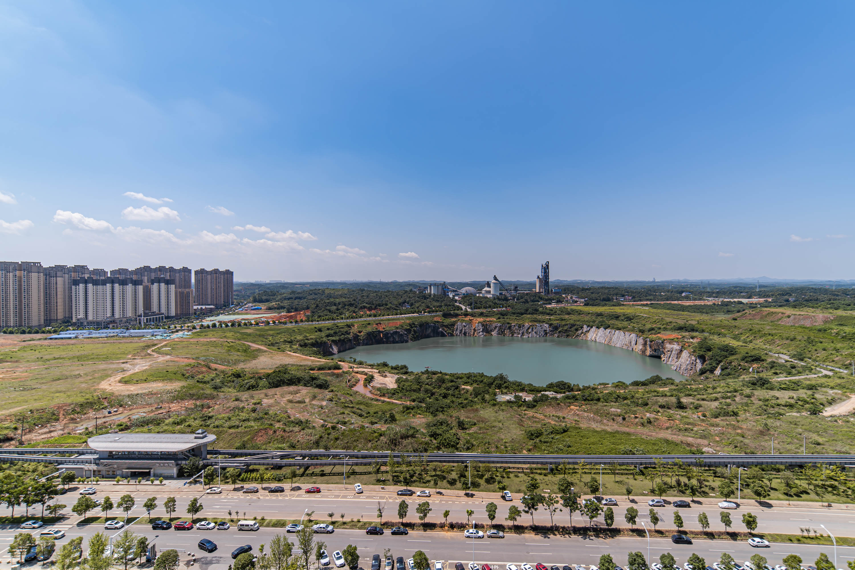 恒大文化旅游城B区  3室2厅2卫   115.00万其他
