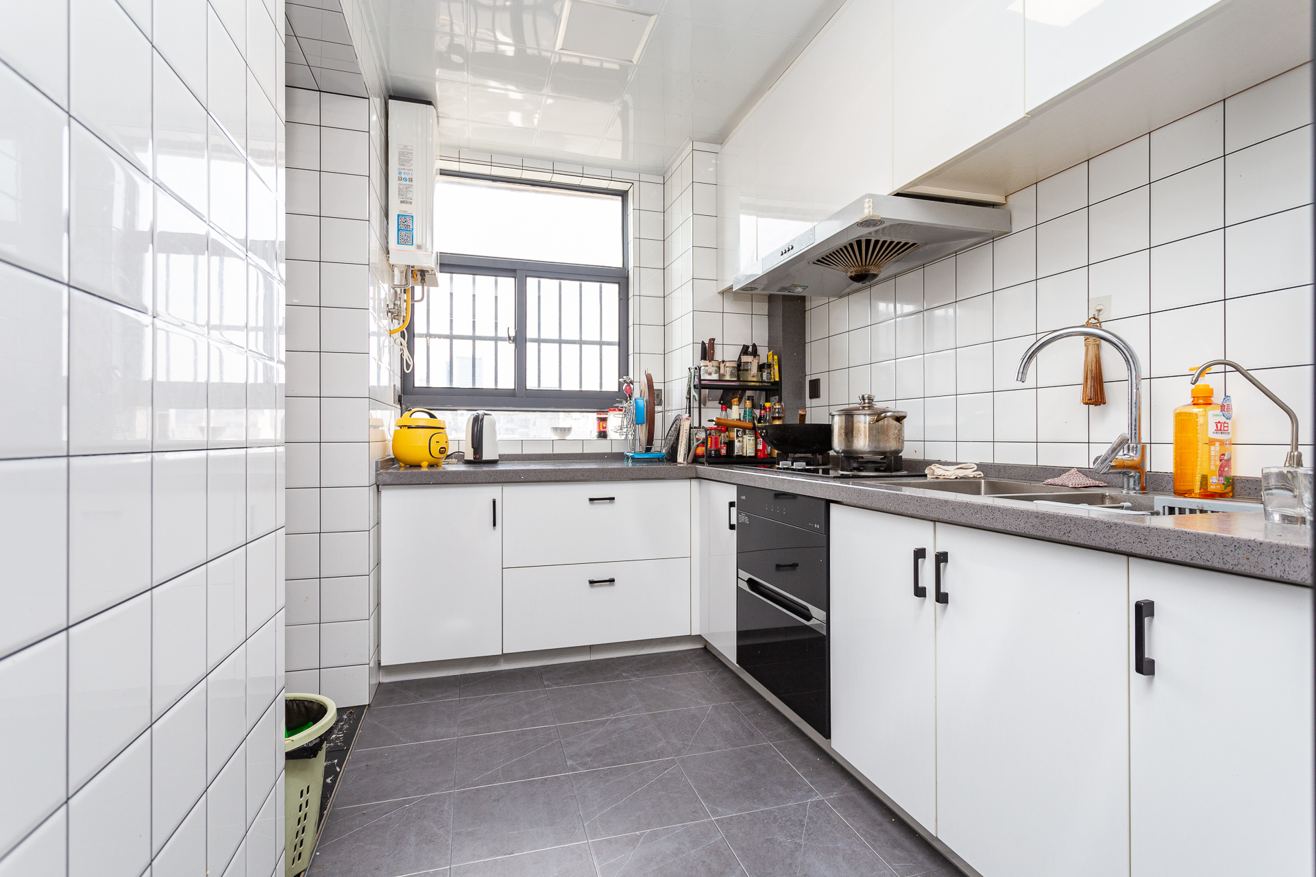 勤诚达新界 3室2厅1卫 128.0万 勤诚达新界 3室2厅1卫 128.0万厨房