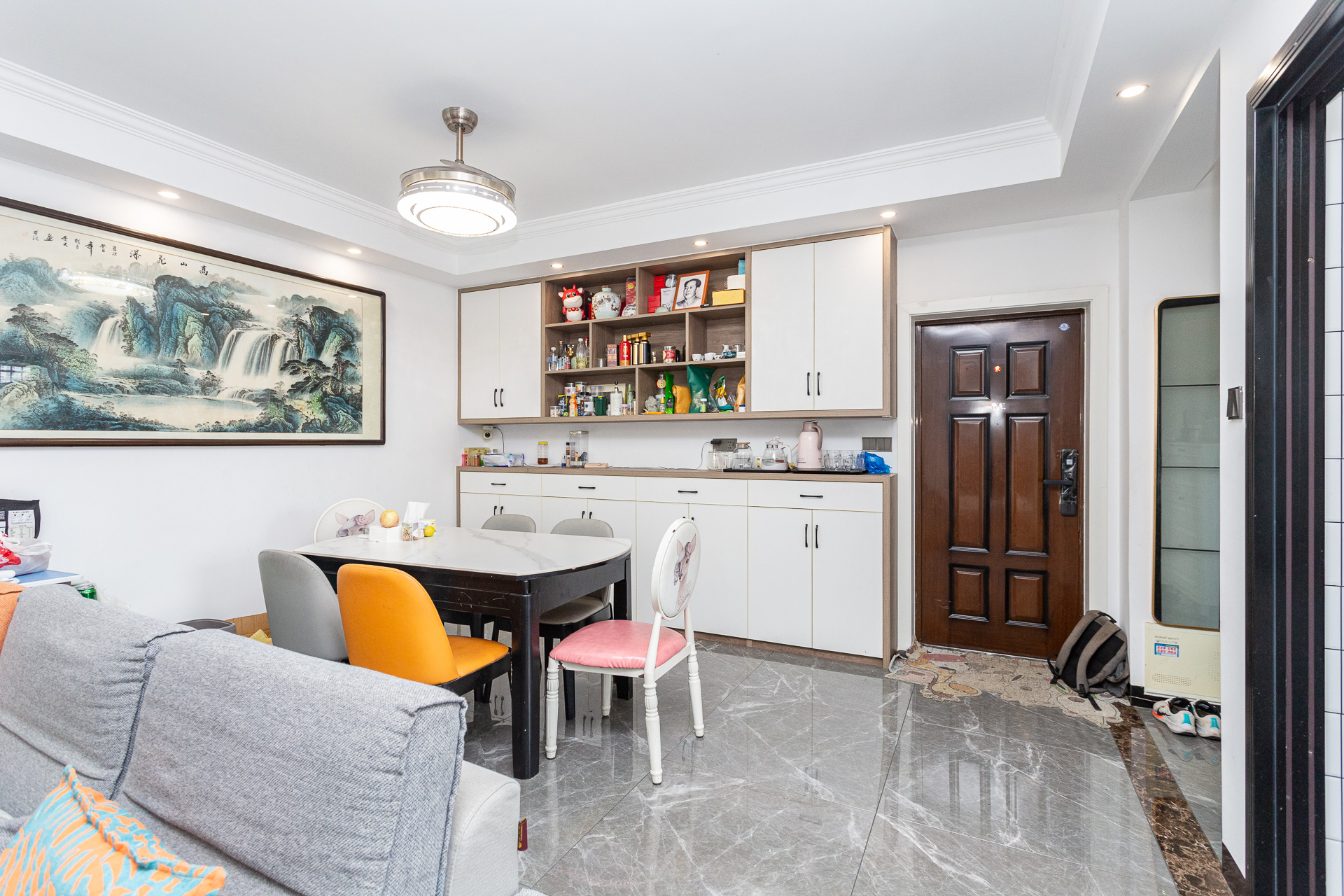 勤诚达新界 3室2厅1卫 128.0万 勤诚达新界 3室2厅1卫 128.0万客厅