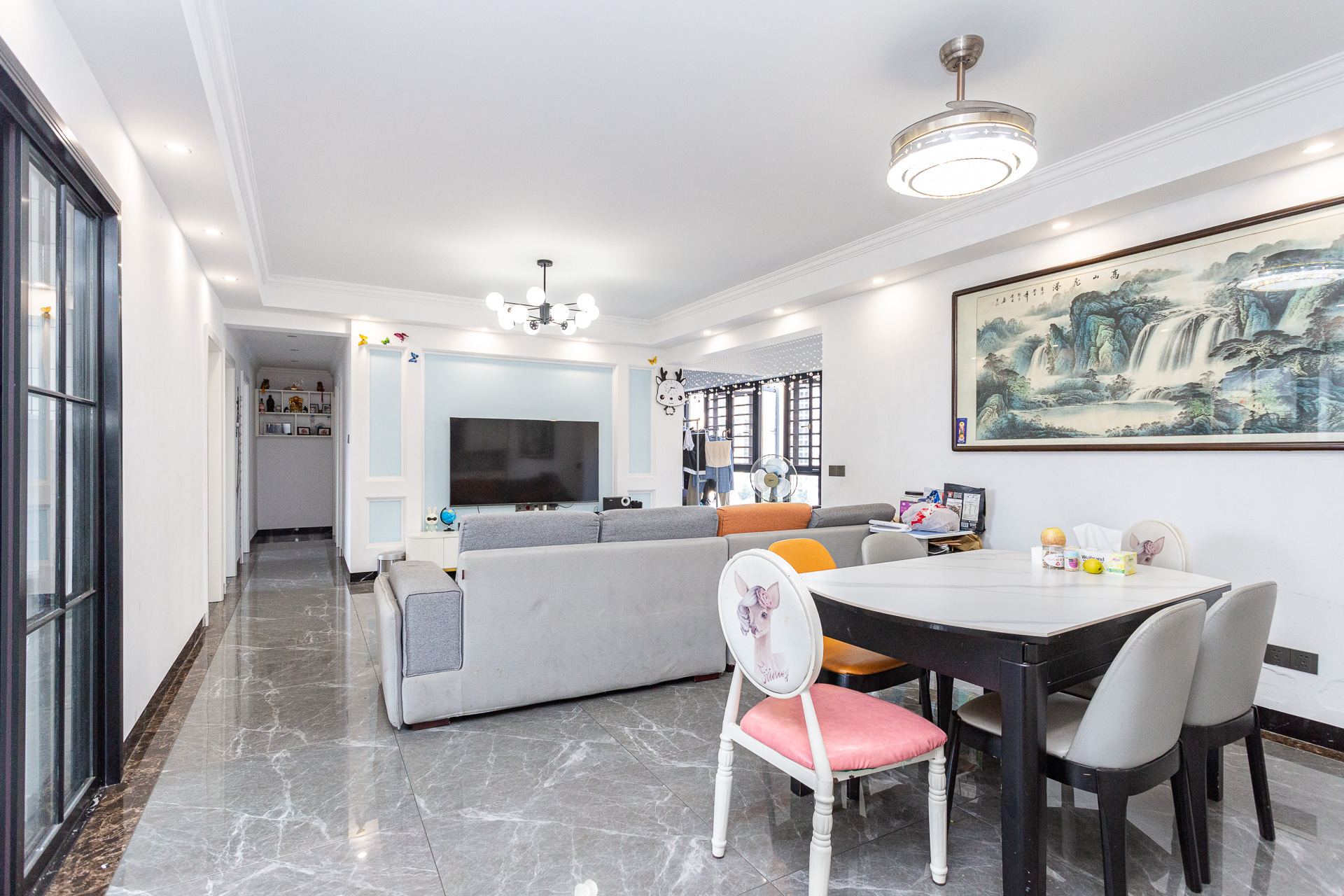 勤诚达新界 3室2厅1卫 128.0万 勤诚达新界 3室2厅1卫 128.0万客厅