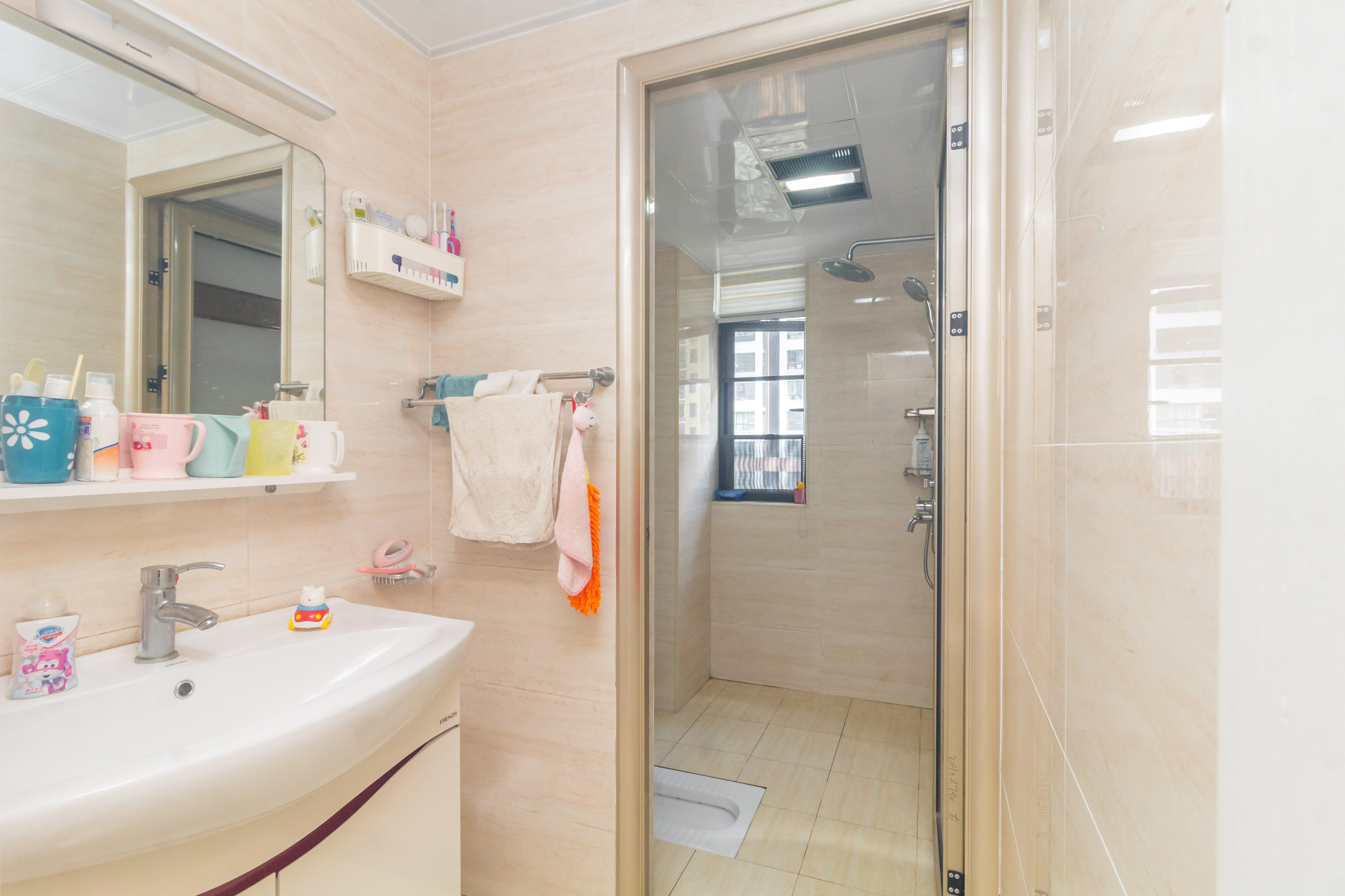 中国铁建国际城二期 4室2厅2卫 85.0万 中国铁建国际城二期 4室2厅2卫 85.0万卫生间