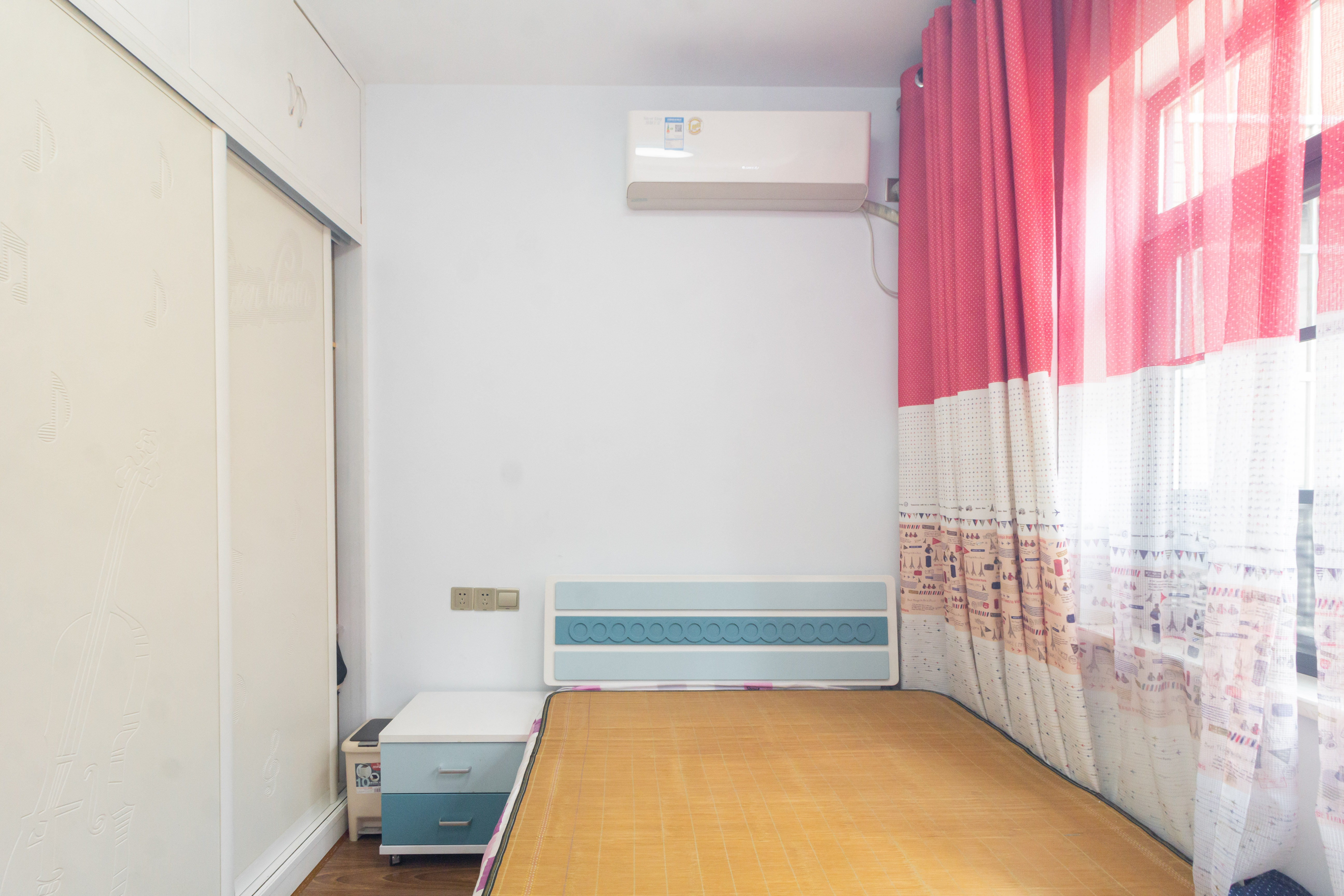 中国铁建国际城二期 4室2厅2卫 85.0万 中国铁建国际城二期 4室2厅2卫 85.0万卧室