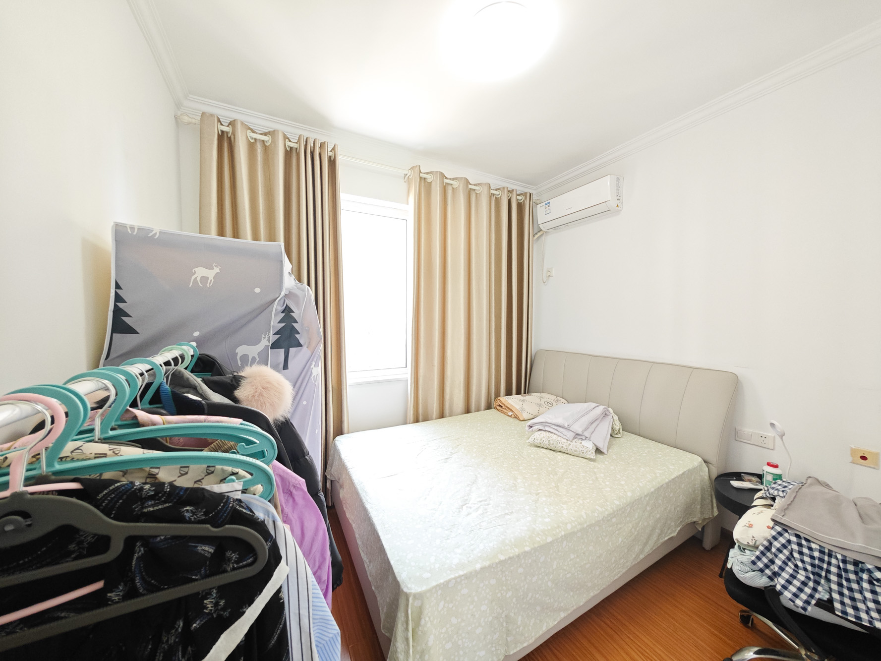 宏聚地中海  3室2厅1卫   110.00万卧室