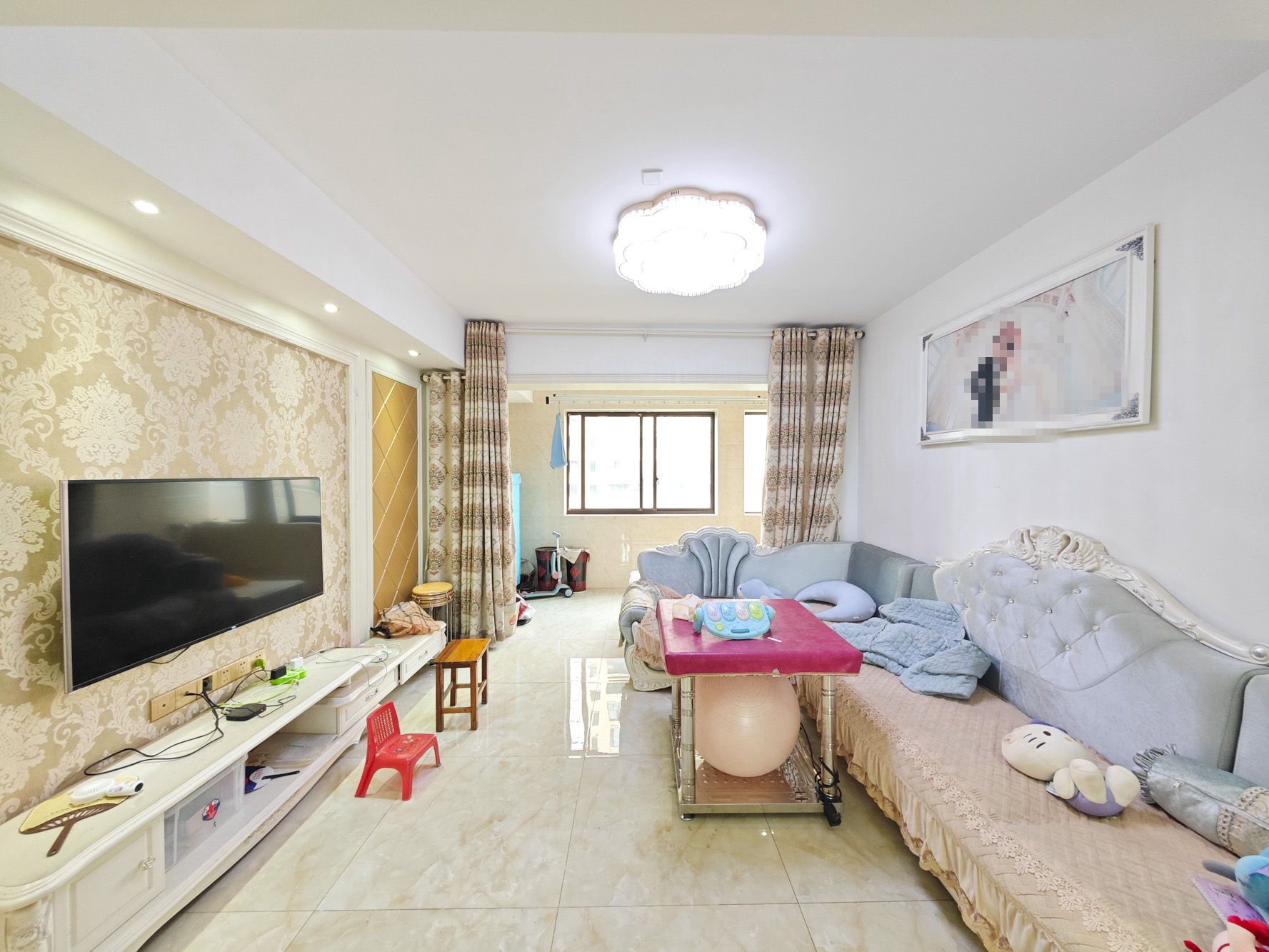 湘水郡(兴旺小爱同学) 3室2厅2卫 79.0万 湘水郡(兴旺小爱同学) 3室2厅2卫 79.0万客厅