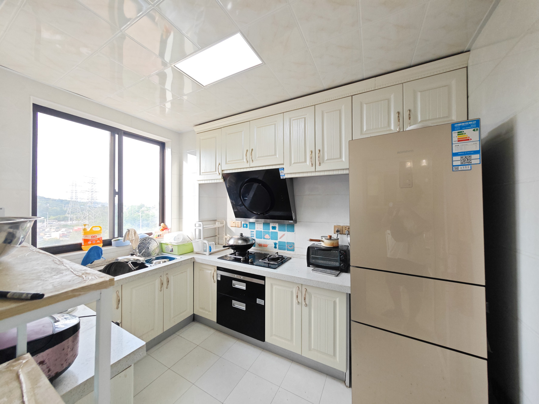 湘水郡(兴旺小爱同学) 3室2厅2卫 79.0万 湘水郡(兴旺小爱同学) 3室2厅2卫 79.0万厨房