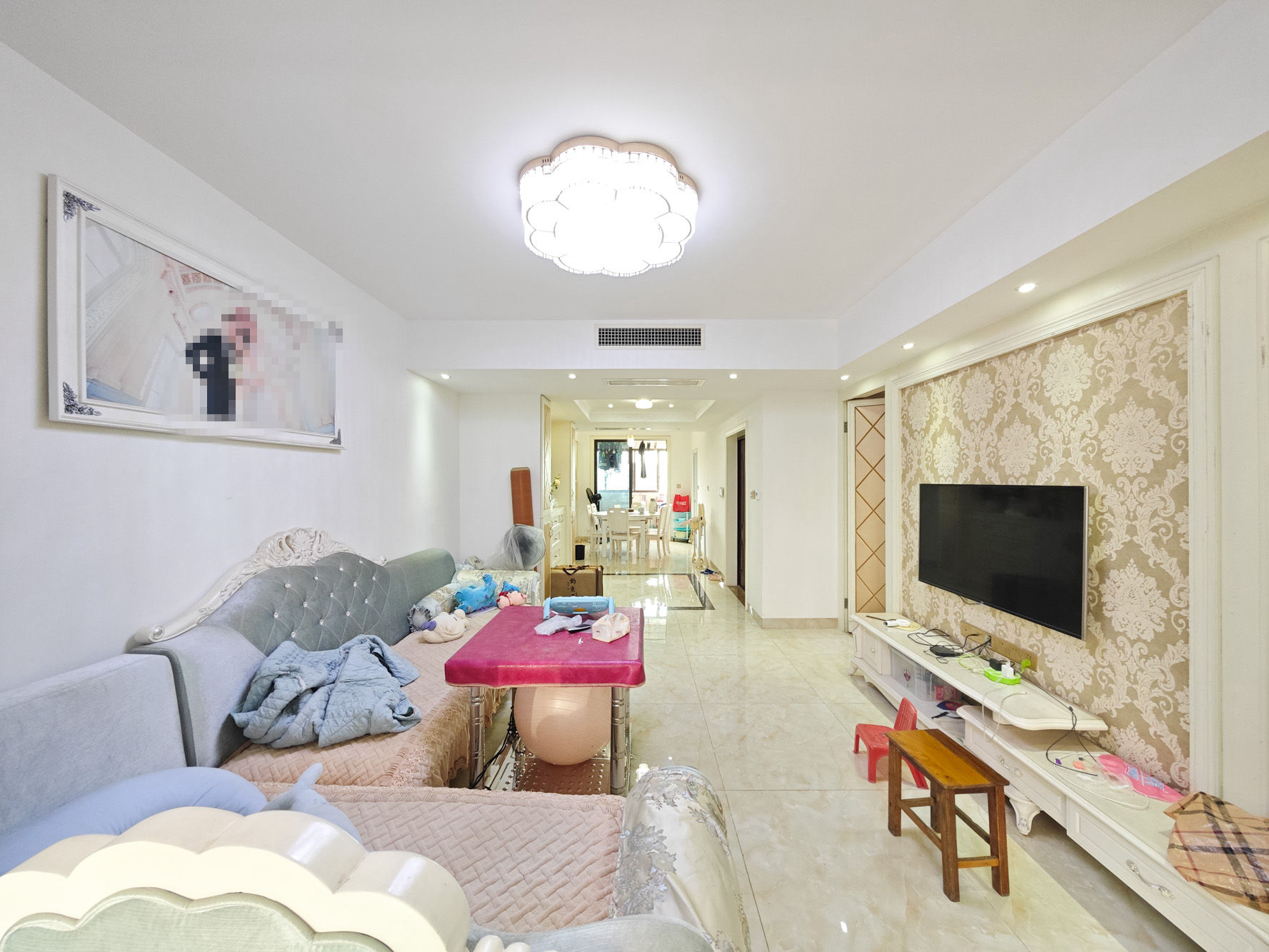 湘水郡(兴旺小爱同学) 3室2厅2卫 79.0万 湘水郡(兴旺小爱同学) 3室2厅2卫 79.0万客厅