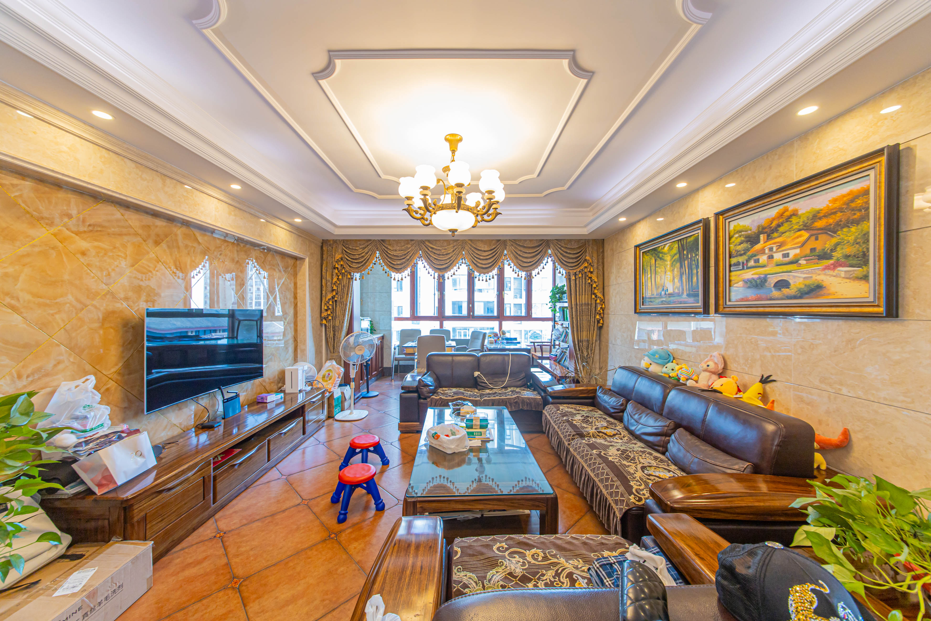 大唐印象一期云海湾 4室2厅2卫 238.8万 大唐印象一期云海湾 4室2厅2卫 238.8万客厅