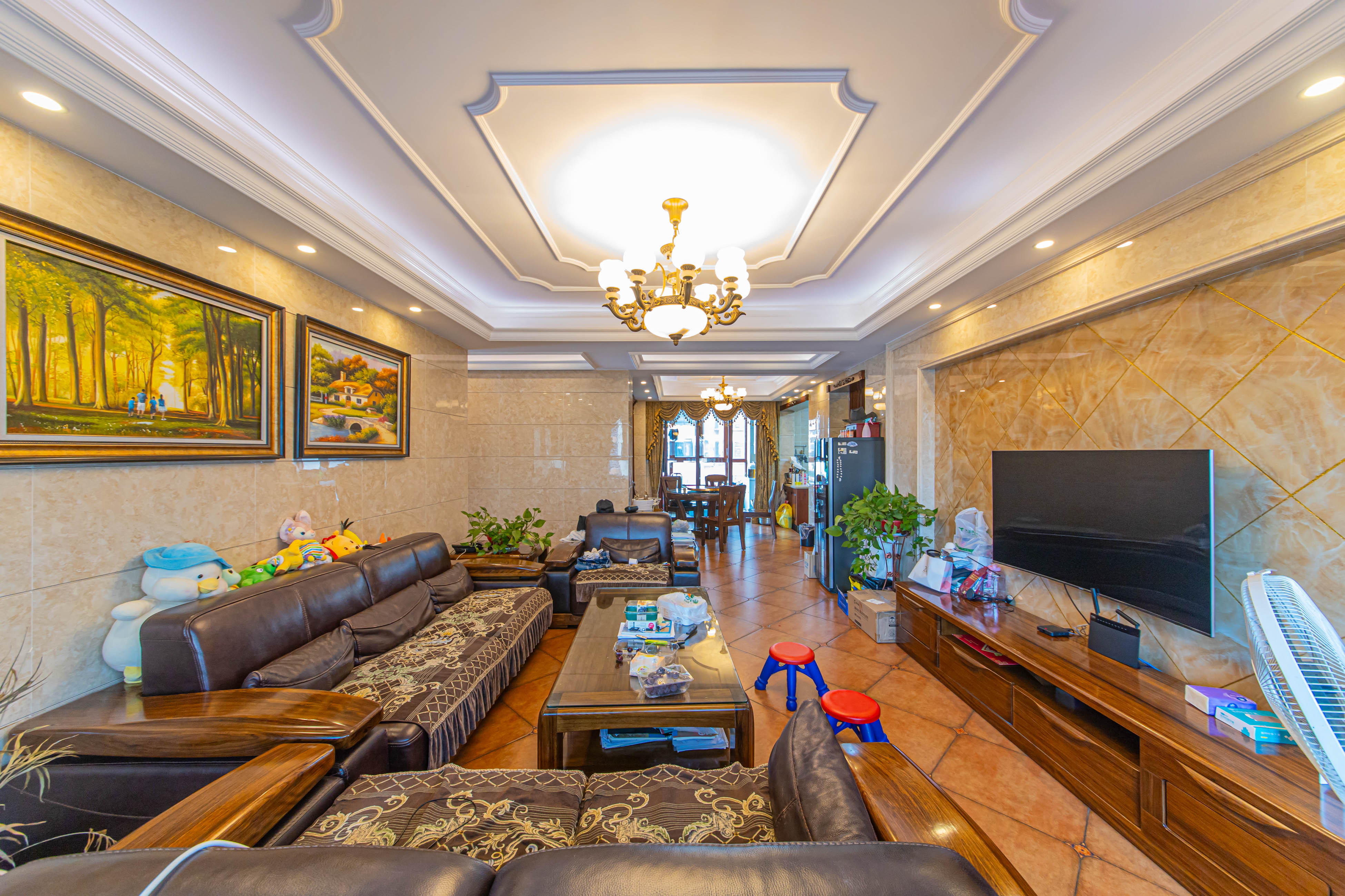 大唐印象一期云海湾 4室2厅2卫 238.8万 大唐印象一期云海湾 4室2厅2卫 238.8万客厅