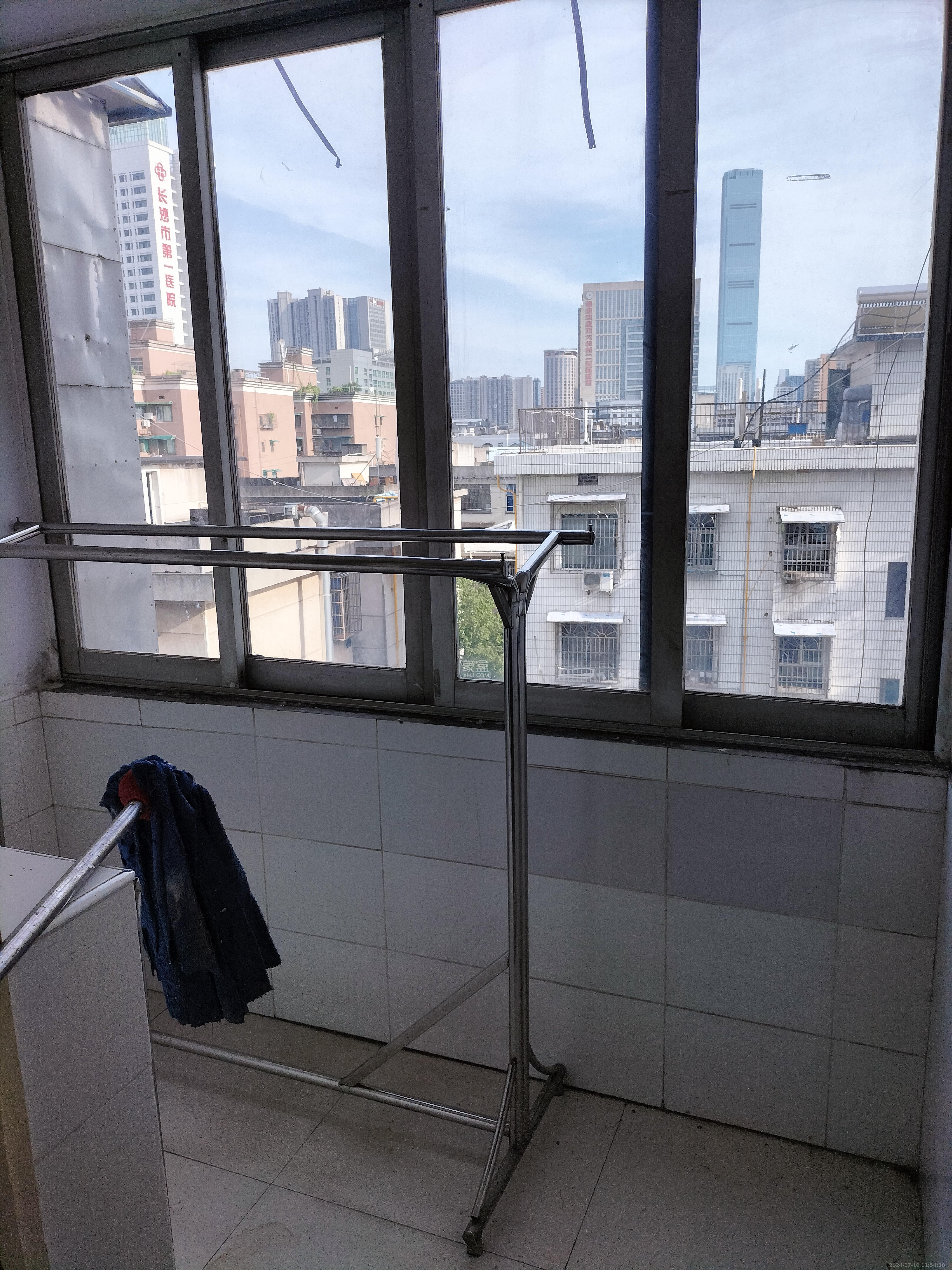 新运公寓  3室2厅1卫   2200.00元/月室内图