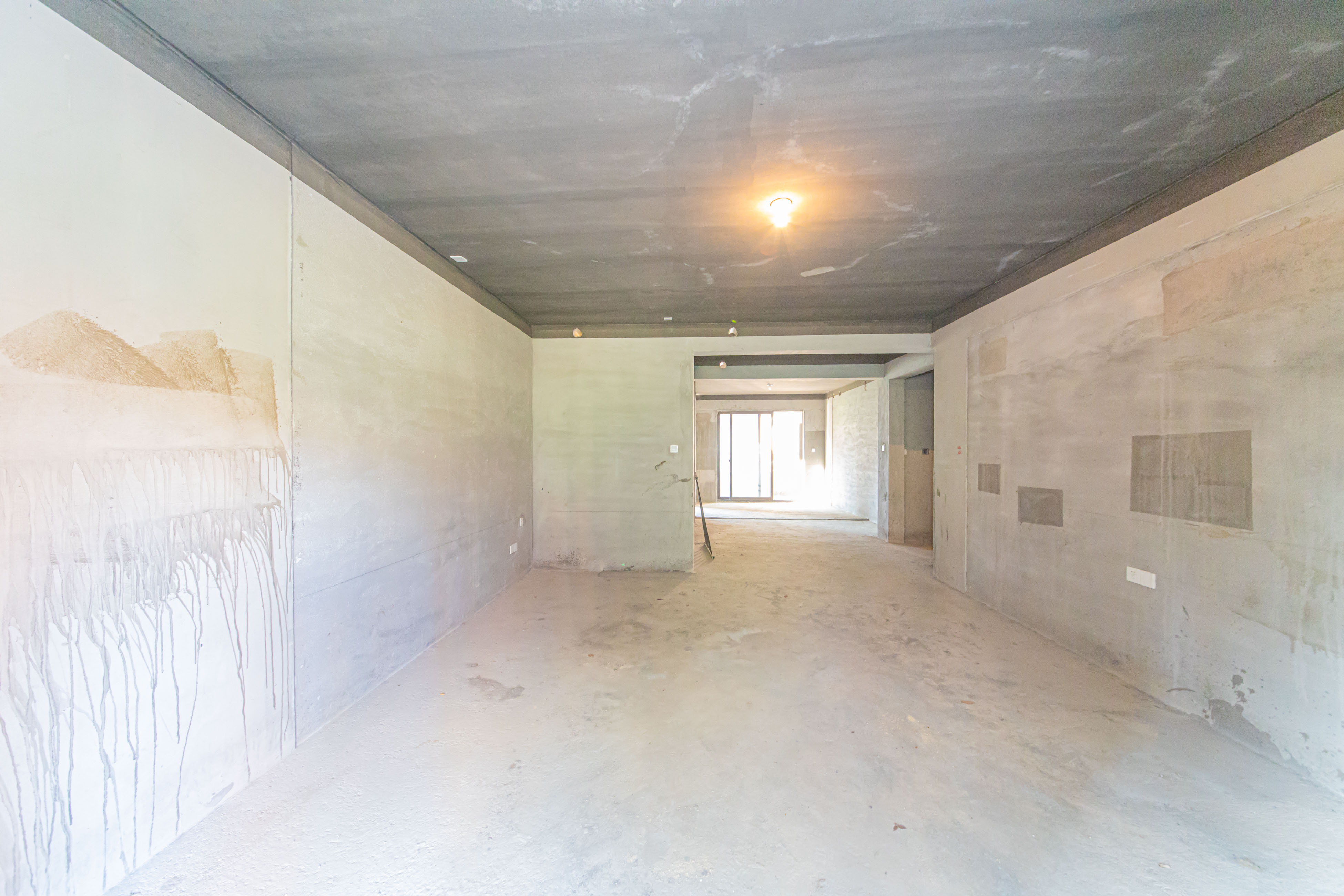 鑫远紫樾香山一期  5室2厅2卫    385.0万 鑫远紫樾香山一期  5室2厅2卫    385.0万客厅