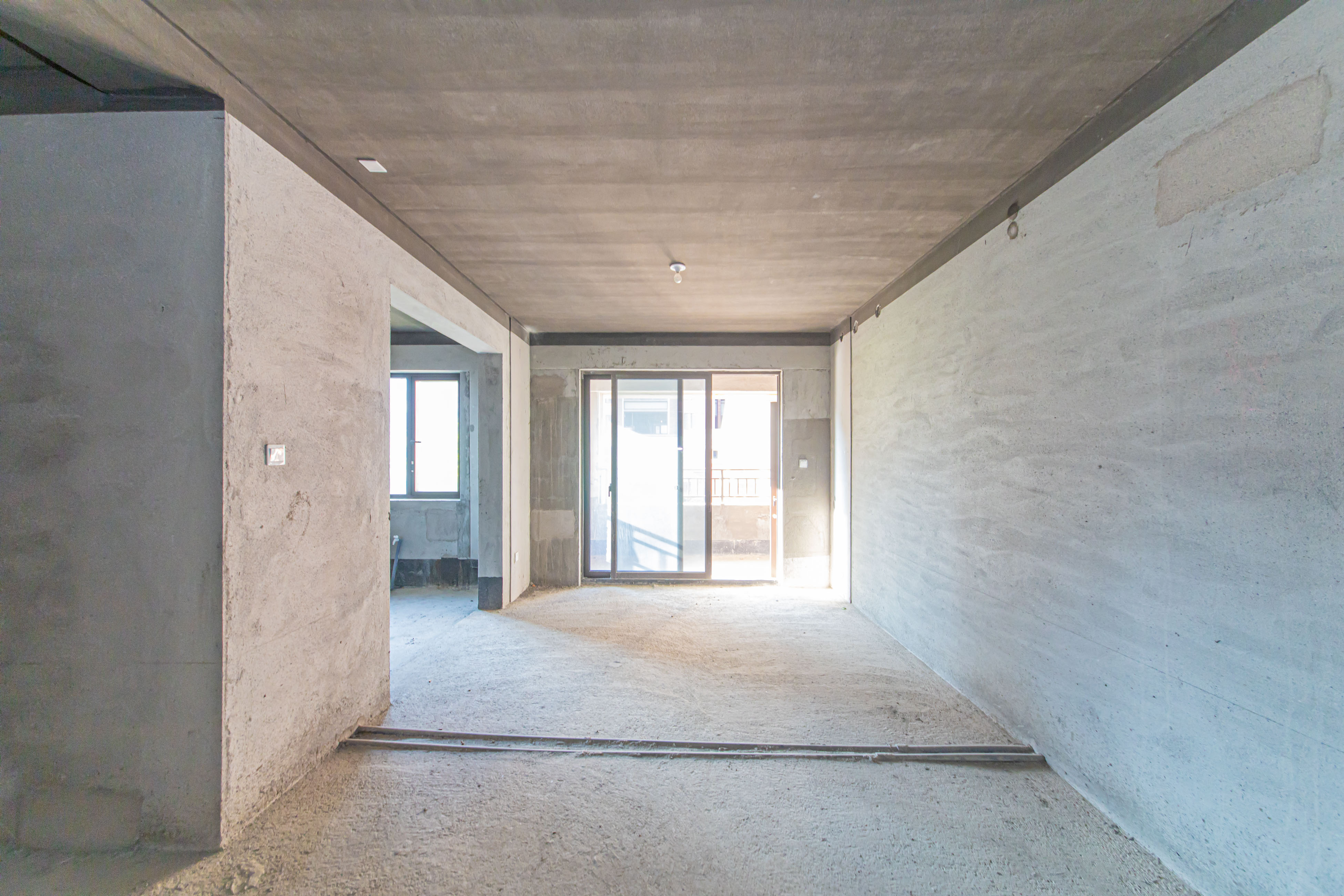 鑫远紫樾香山一期  5室2厅2卫    385.0万 鑫远紫樾香山一期  5室2厅2卫    385.0万客厅