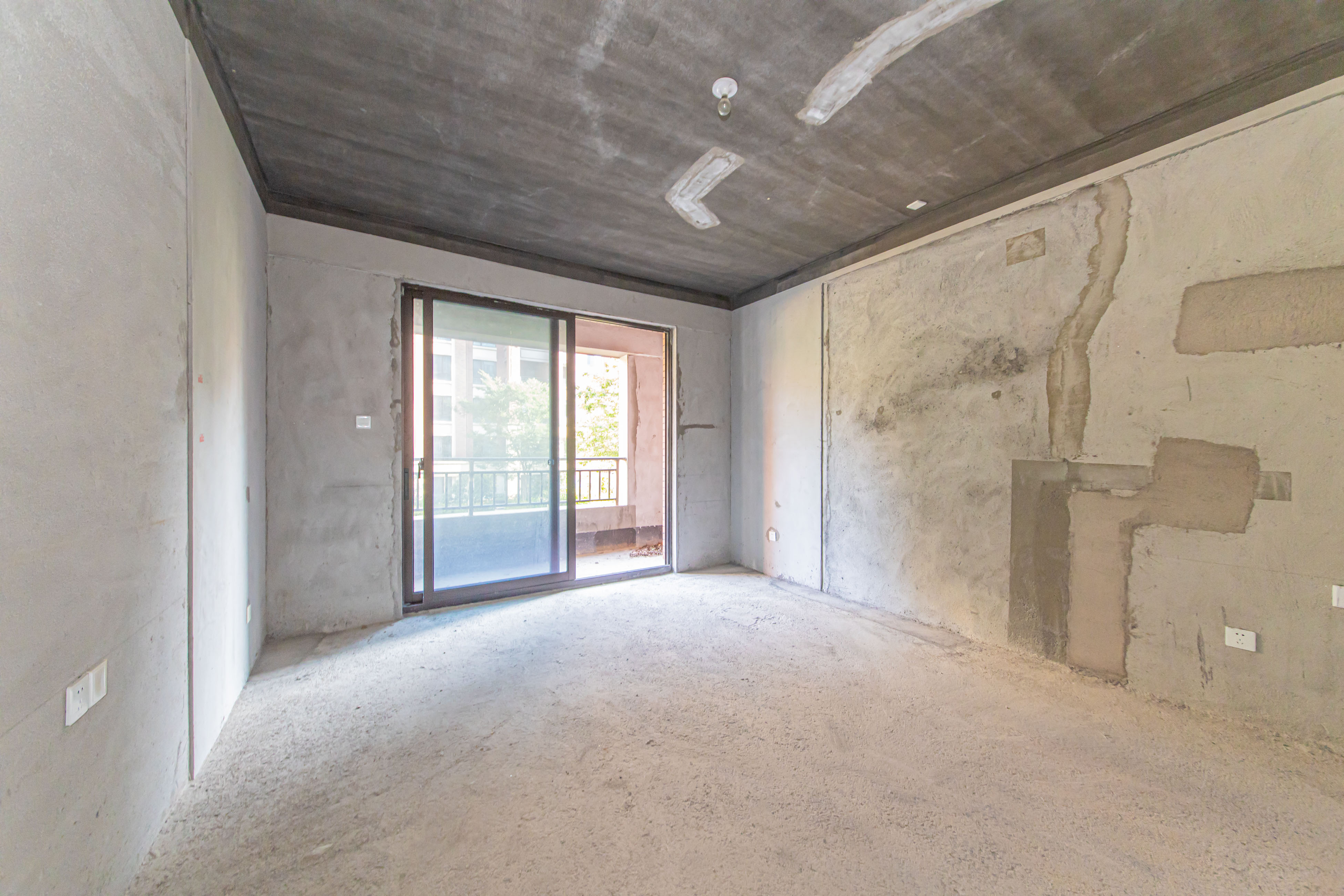 鑫远紫樾香山一期  5室2厅2卫    385.0万 鑫远紫樾香山一期  5室2厅2卫    385.0万卧室