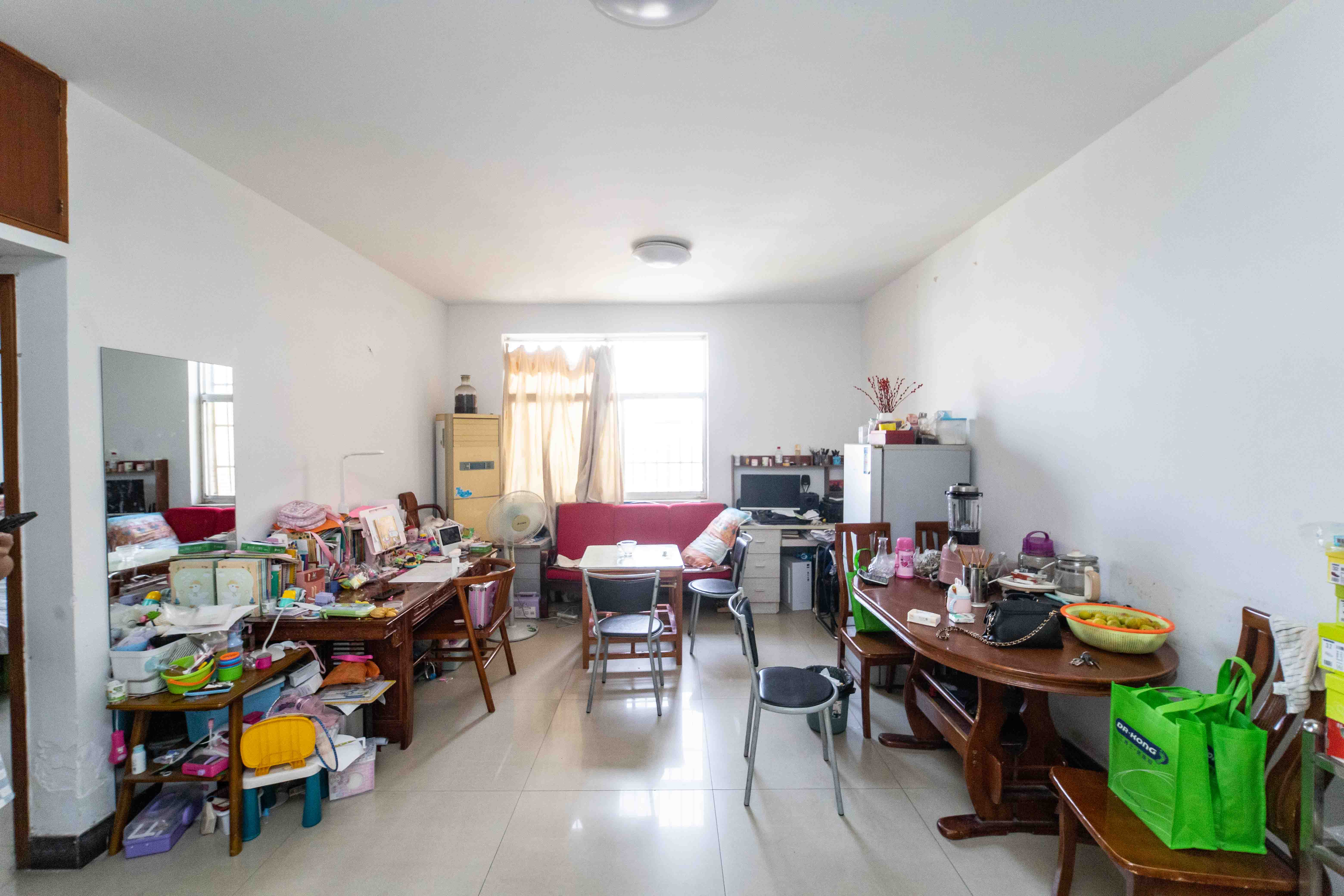 雄踞都市东家 2室2厅1卫 55.0万 雄踞都市东家 2室2厅1卫 55.0万客厅