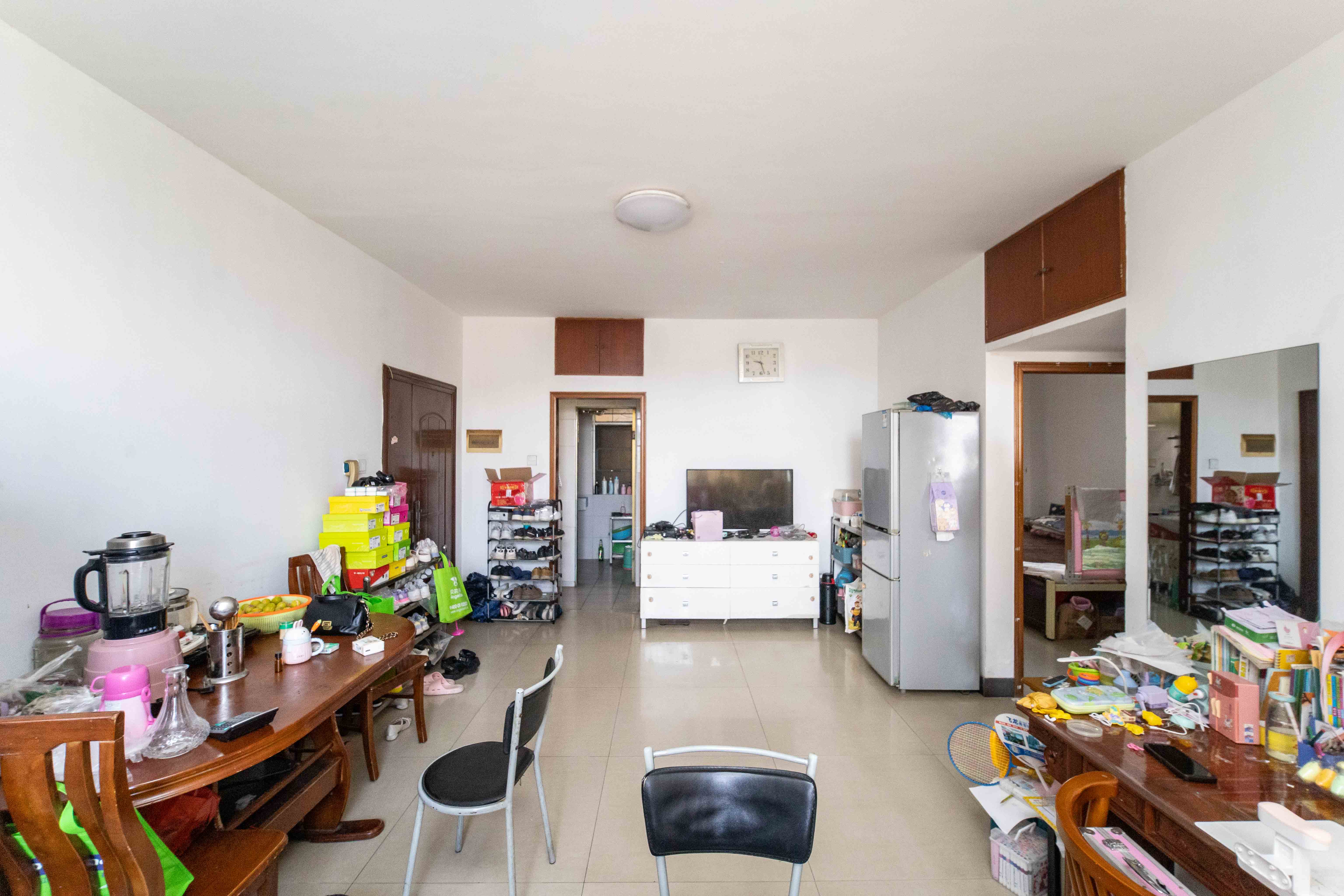 雄踞都市东家 2室2厅1卫 55.0万 雄踞都市东家 2室2厅1卫 55.0万客厅