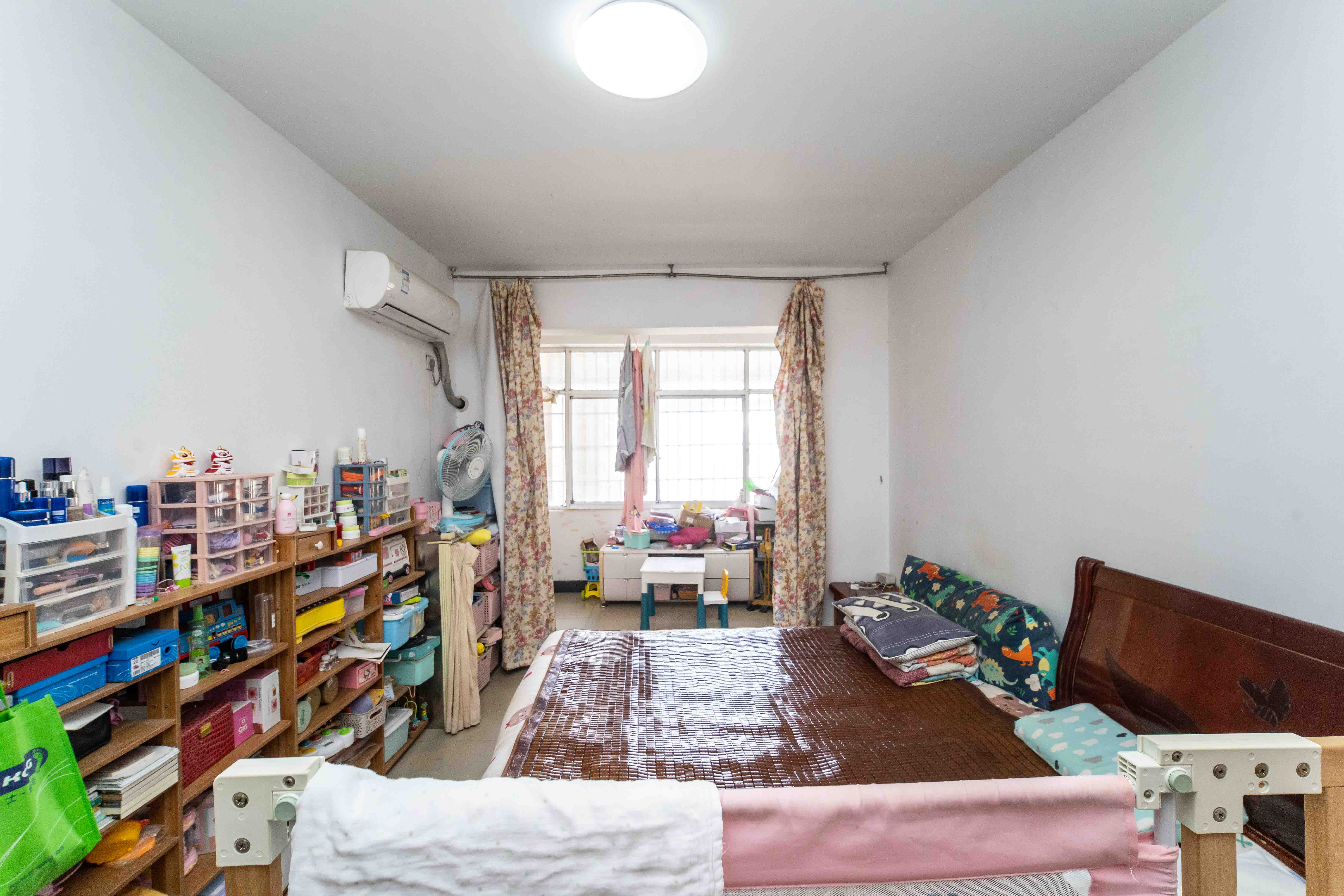 雄踞都市东家 2室2厅1卫 55.0万 雄踞都市东家 2室2厅1卫 55.0万卧室