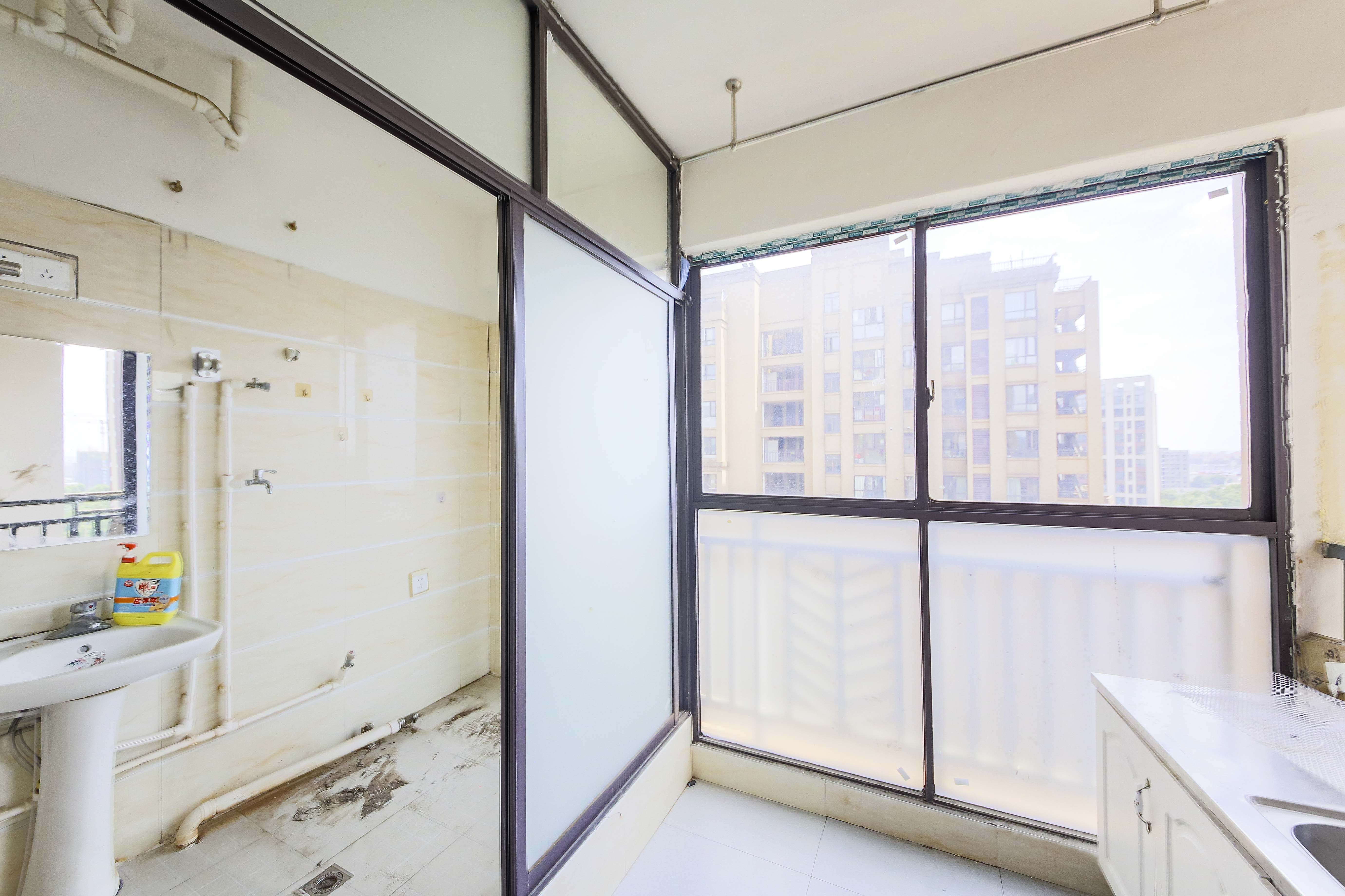 奥林匹克花园贡院一期  4室2厅2卫    115.0万 奥林匹克花园贡院一期  4室2厅2卫    115.0万卫生间