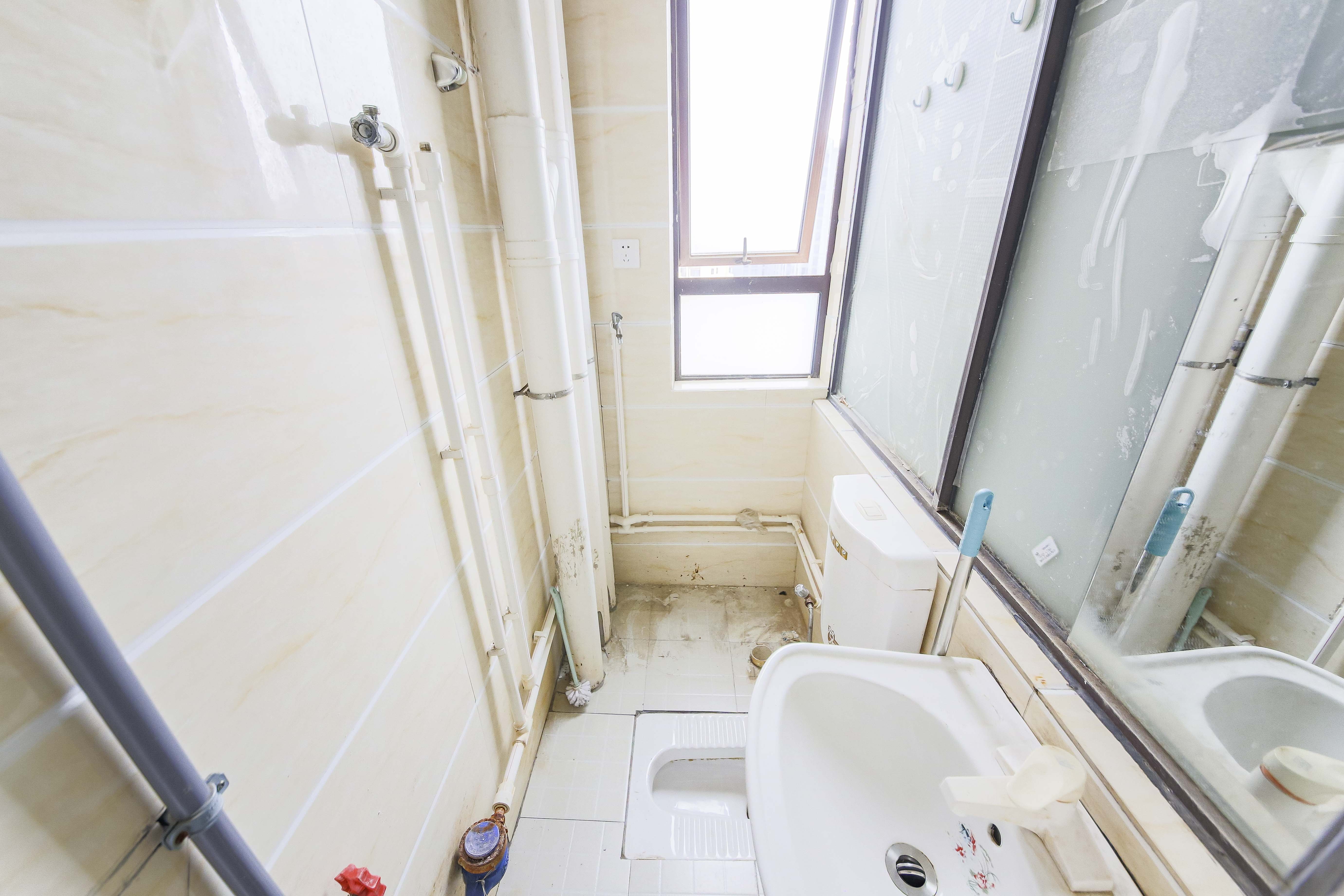 奥林匹克花园贡院一期  4室2厅2卫    115.0万 奥林匹克花园贡院一期  4室2厅2卫    115.0万卫生间