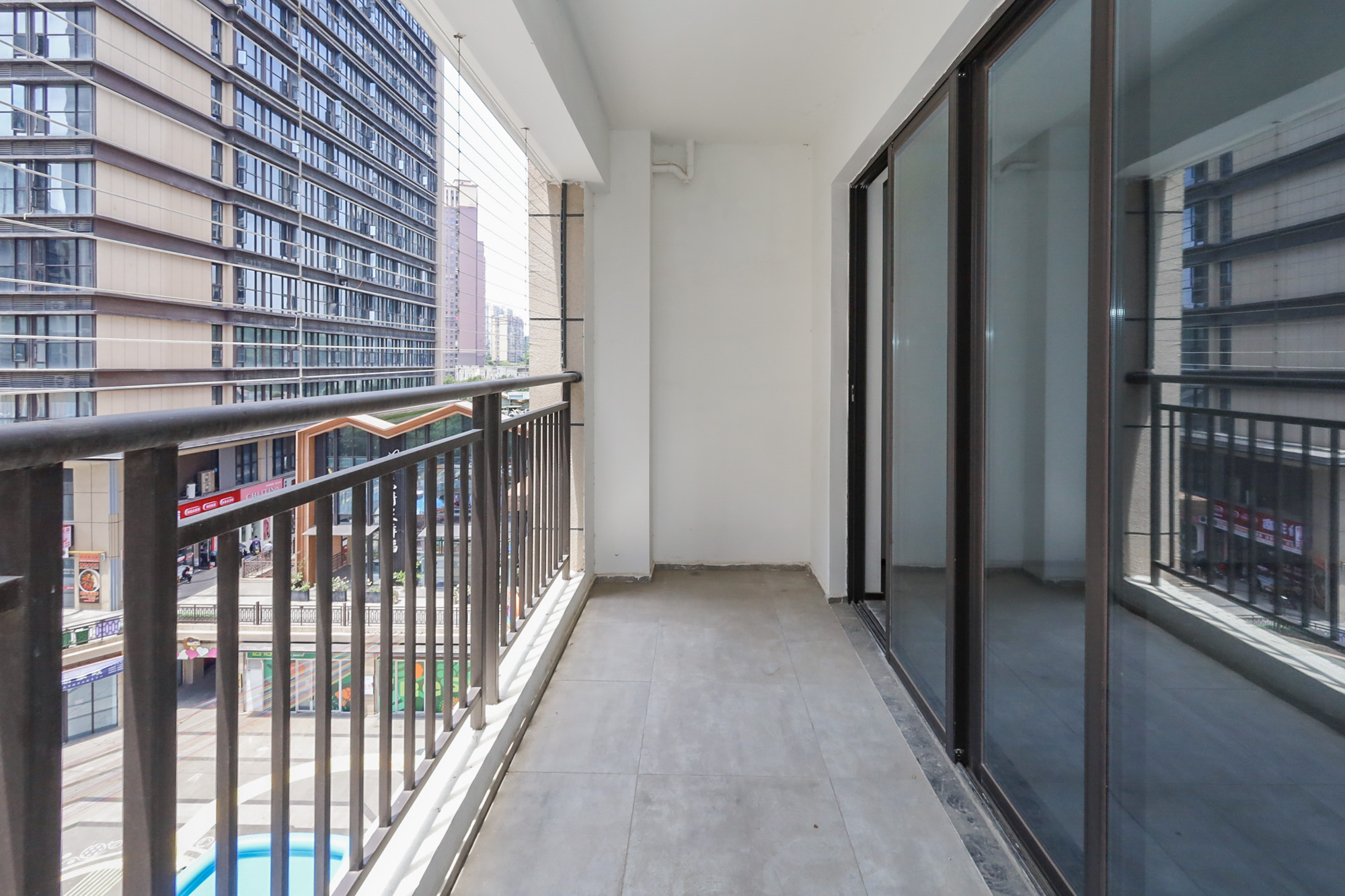 金茂建发泊悦  4室2厅2卫   196.00万阳台