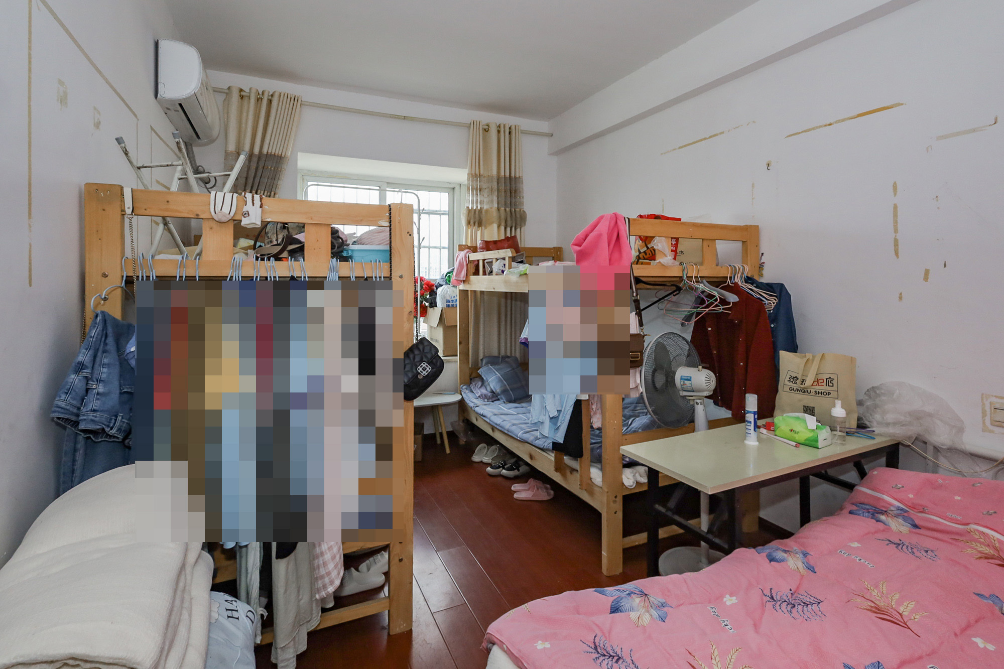 德润园  4室2厅2卫    135.0万卧室