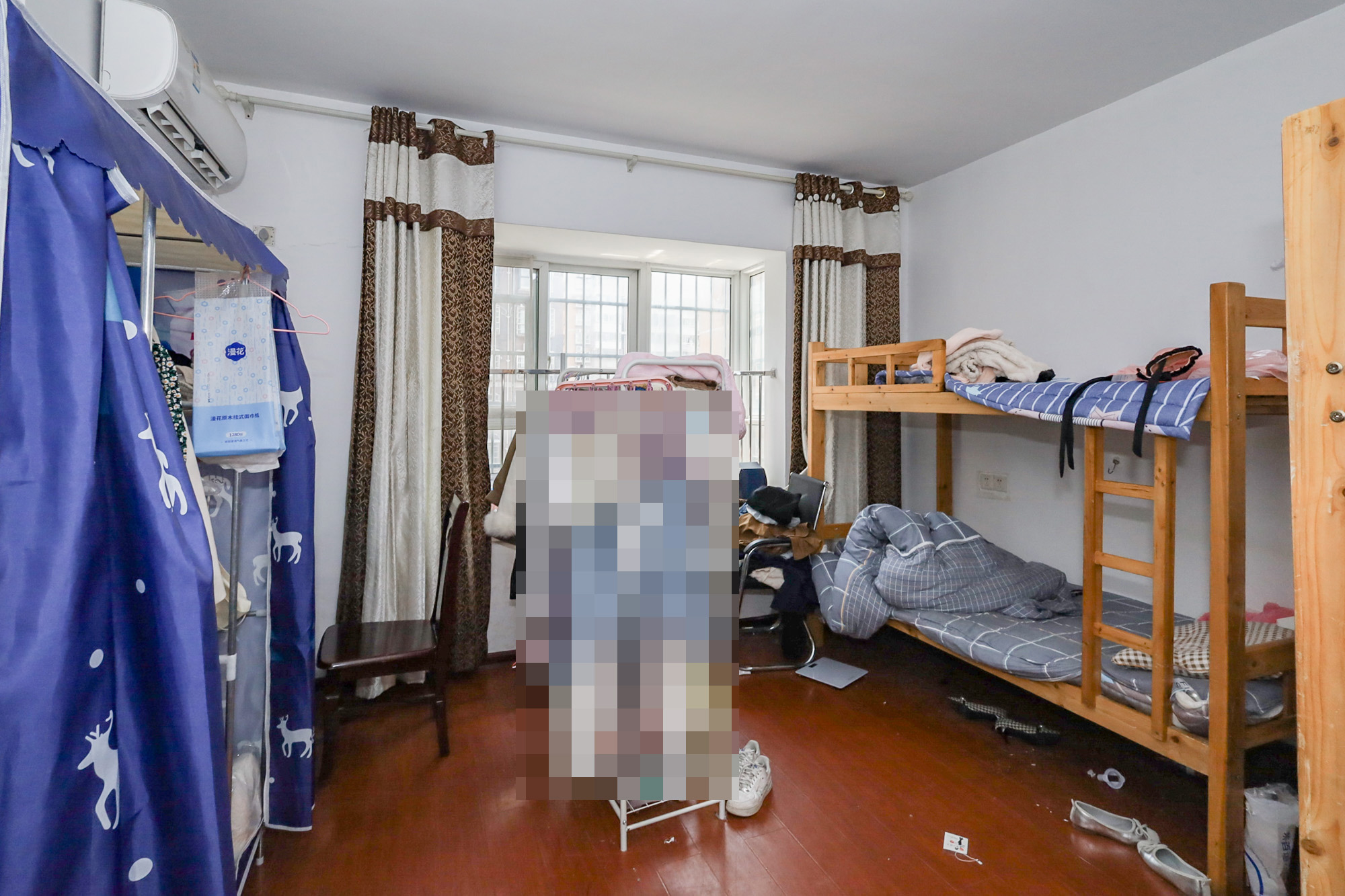 德润园  4室2厅2卫    135.0万卧室