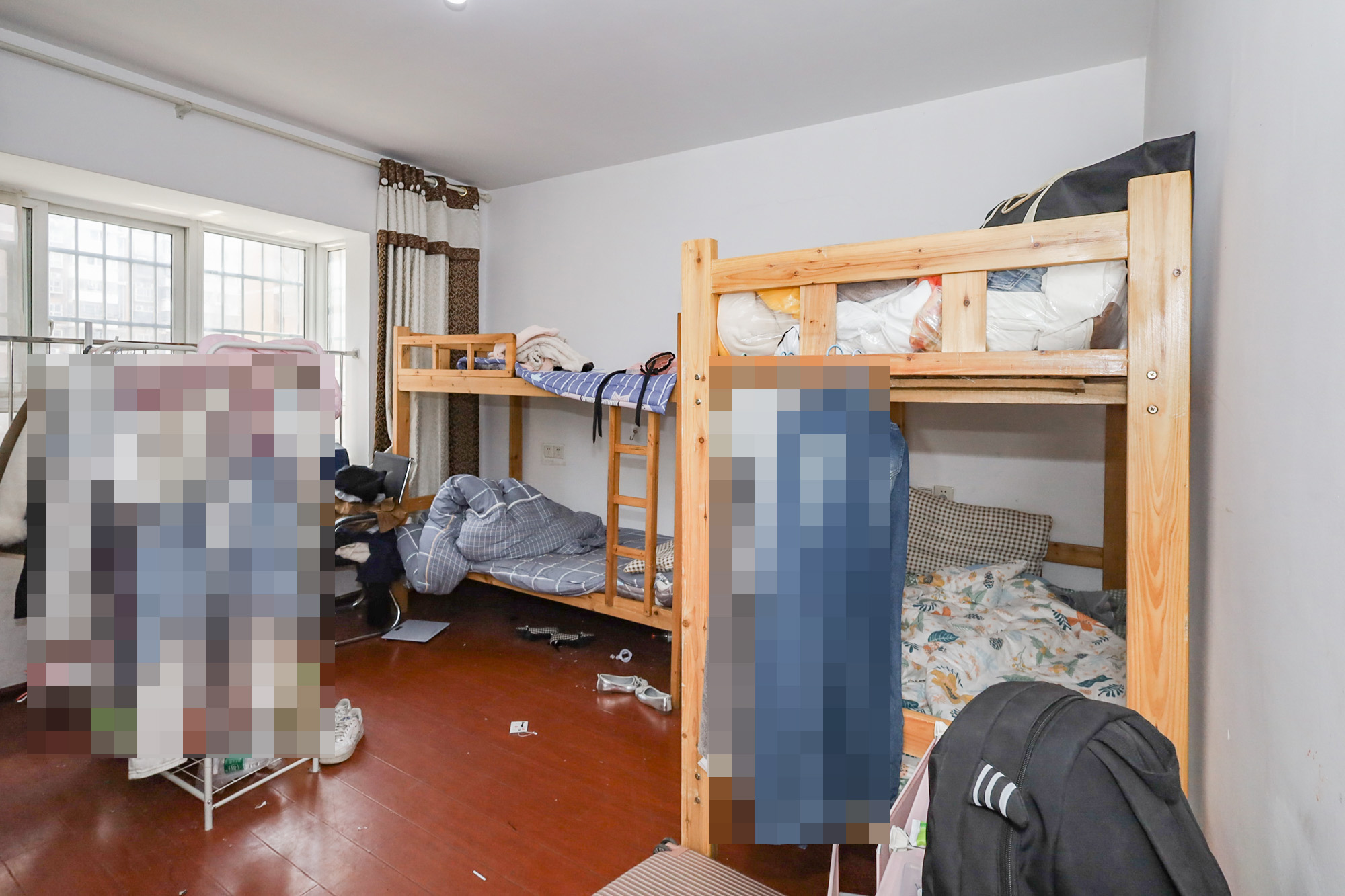 德润园  4室2厅2卫    135.0万卧室