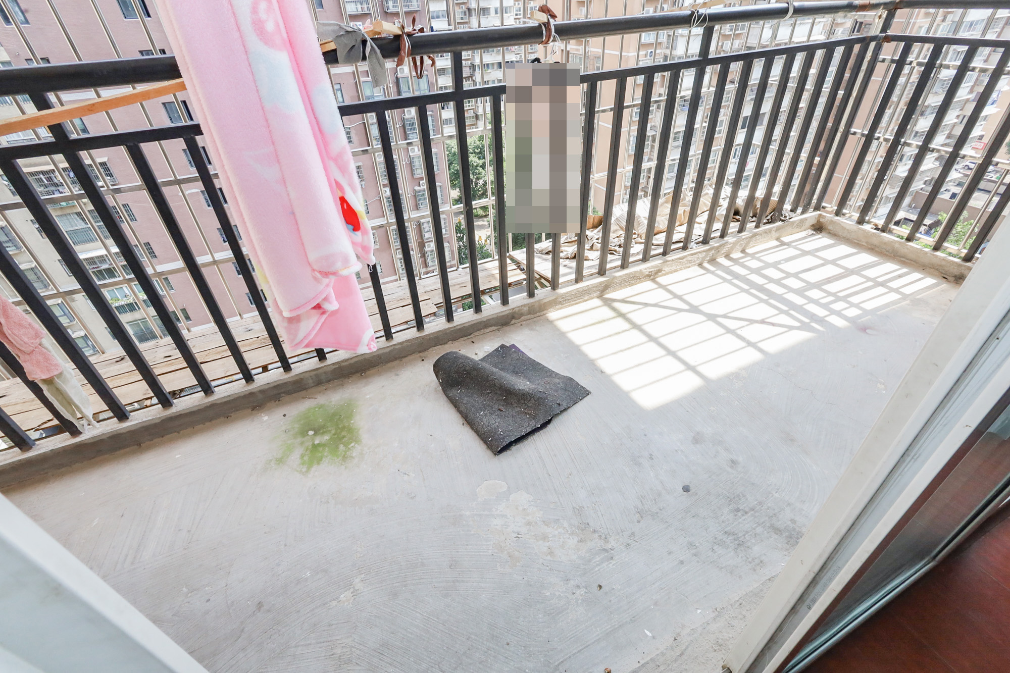 德润园  4室2厅2卫    135.0万阳台