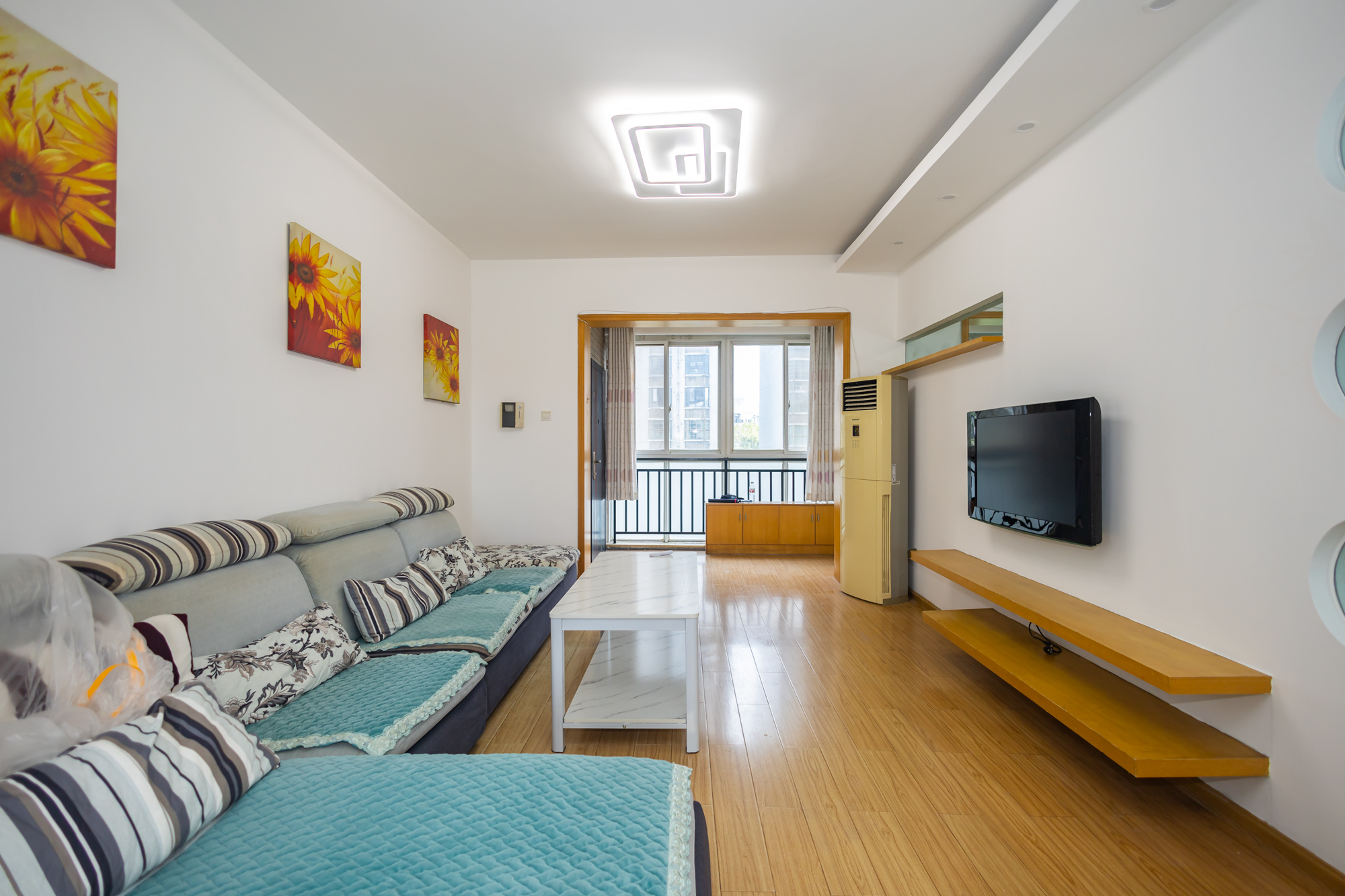 未来现代城 3室2厅1卫 90.0万 未来现代城 3室2厅1卫 90.0万客厅