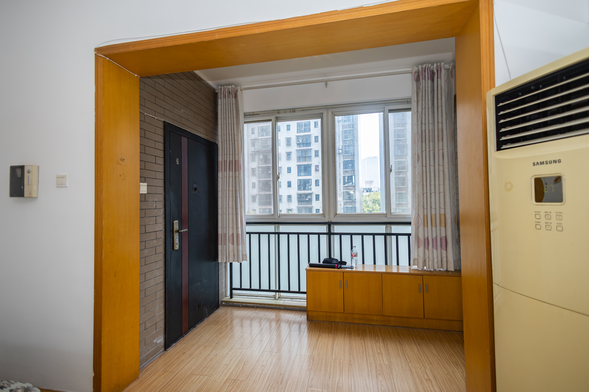 未来现代城 3室2厅1卫 90.0万 未来现代城 3室2厅1卫 90.0万阳台