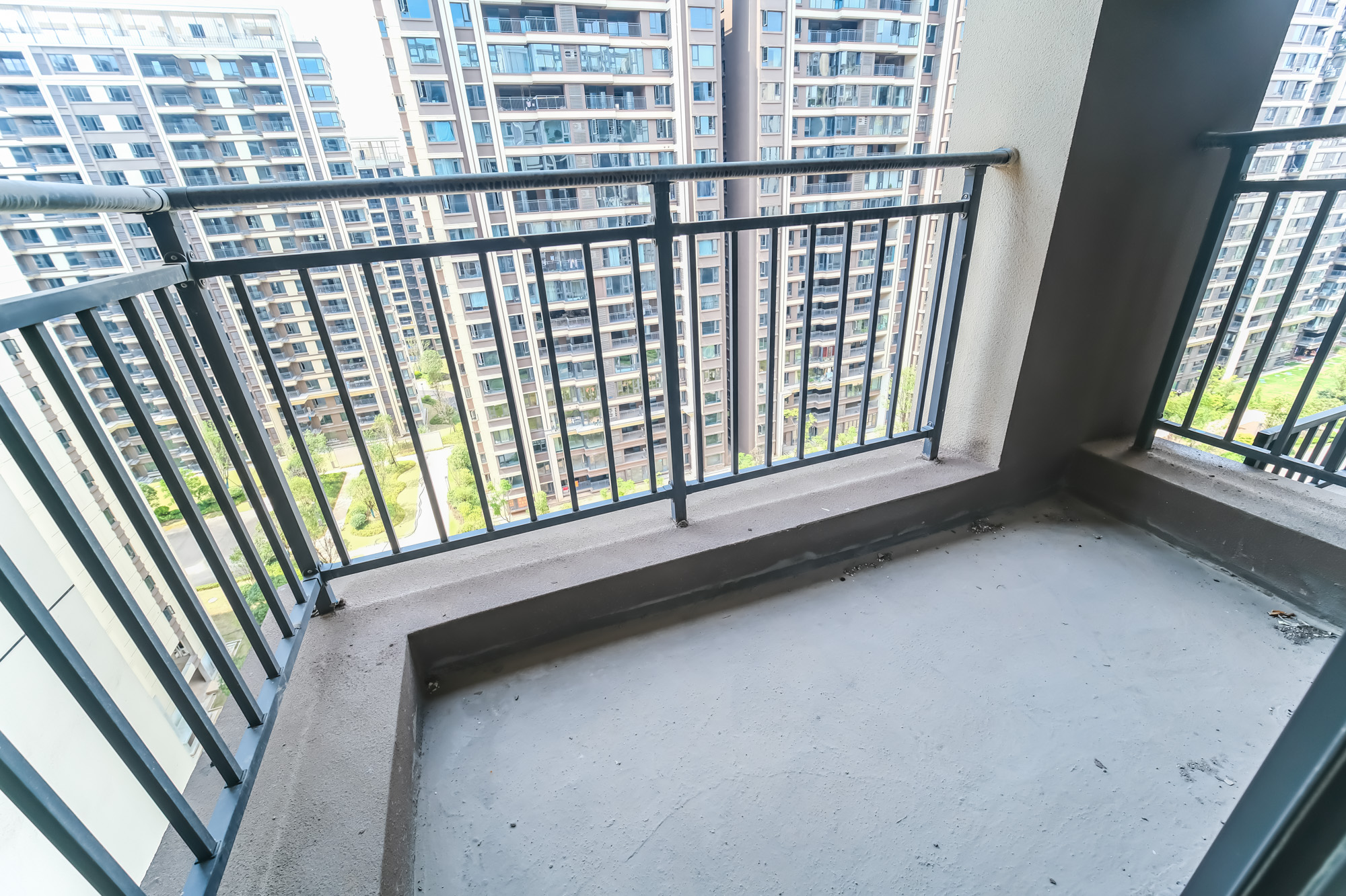 荣盛城  3室2厅2卫    90.0万 荣盛城  3室2厅2卫    90.0万阳台