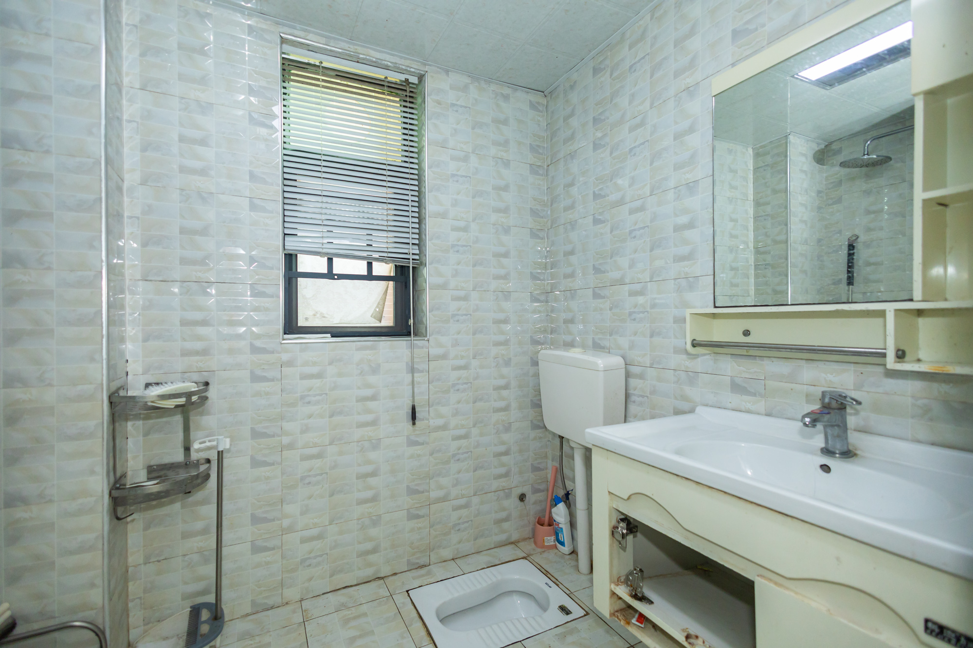 海伦春天 2室1厅1卫 58.6万 海伦春天 2室1厅1卫 58.6万卫生间