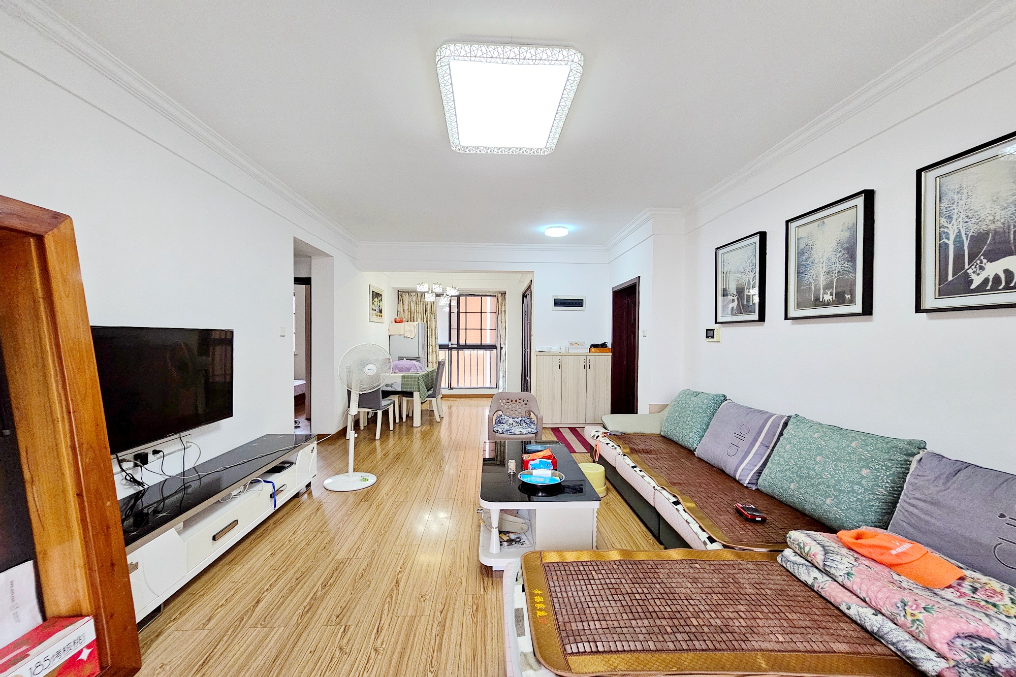 武广美誉 2室2厅1卫 82.0万 武广美誉 2室2厅1卫 82.0万客厅