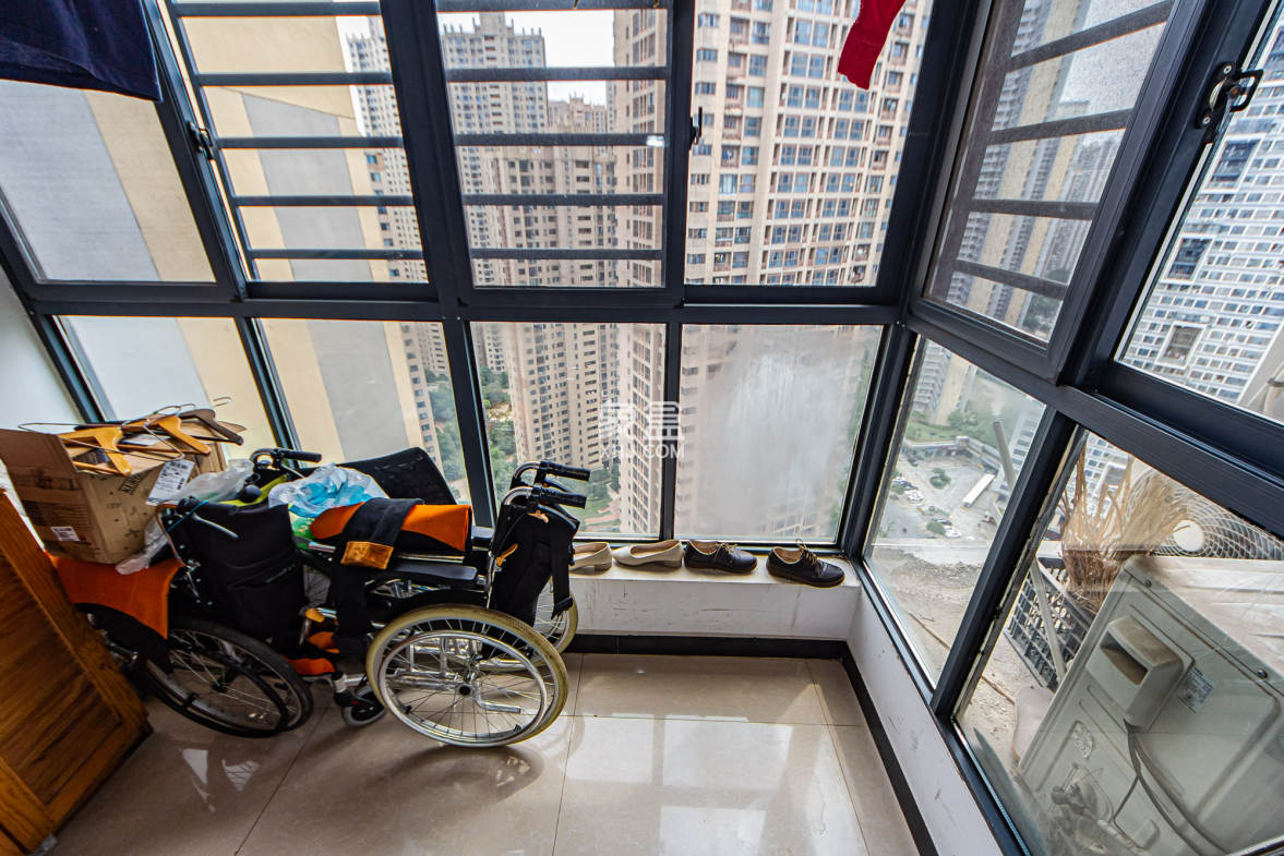 北辰三角洲B2E2区  3室2厅2卫    139.8万 北辰三角洲B2E2区  3室2厅2卫    139.8万阳台