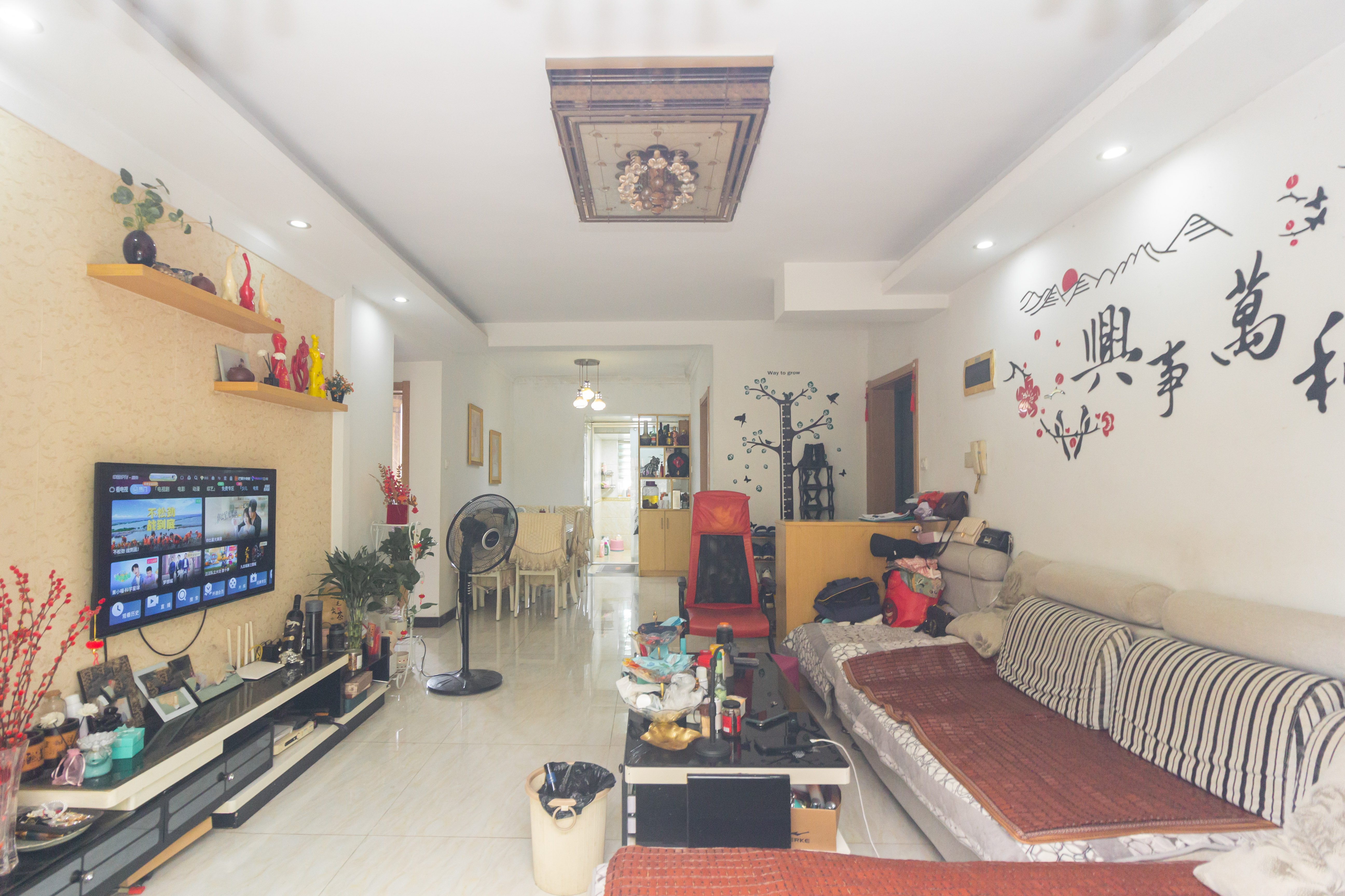 东岸锦城(东方人家) 3室2厅2卫 55.00万 东岸锦城(东方人家) 3室2厅2卫 55.00万客厅