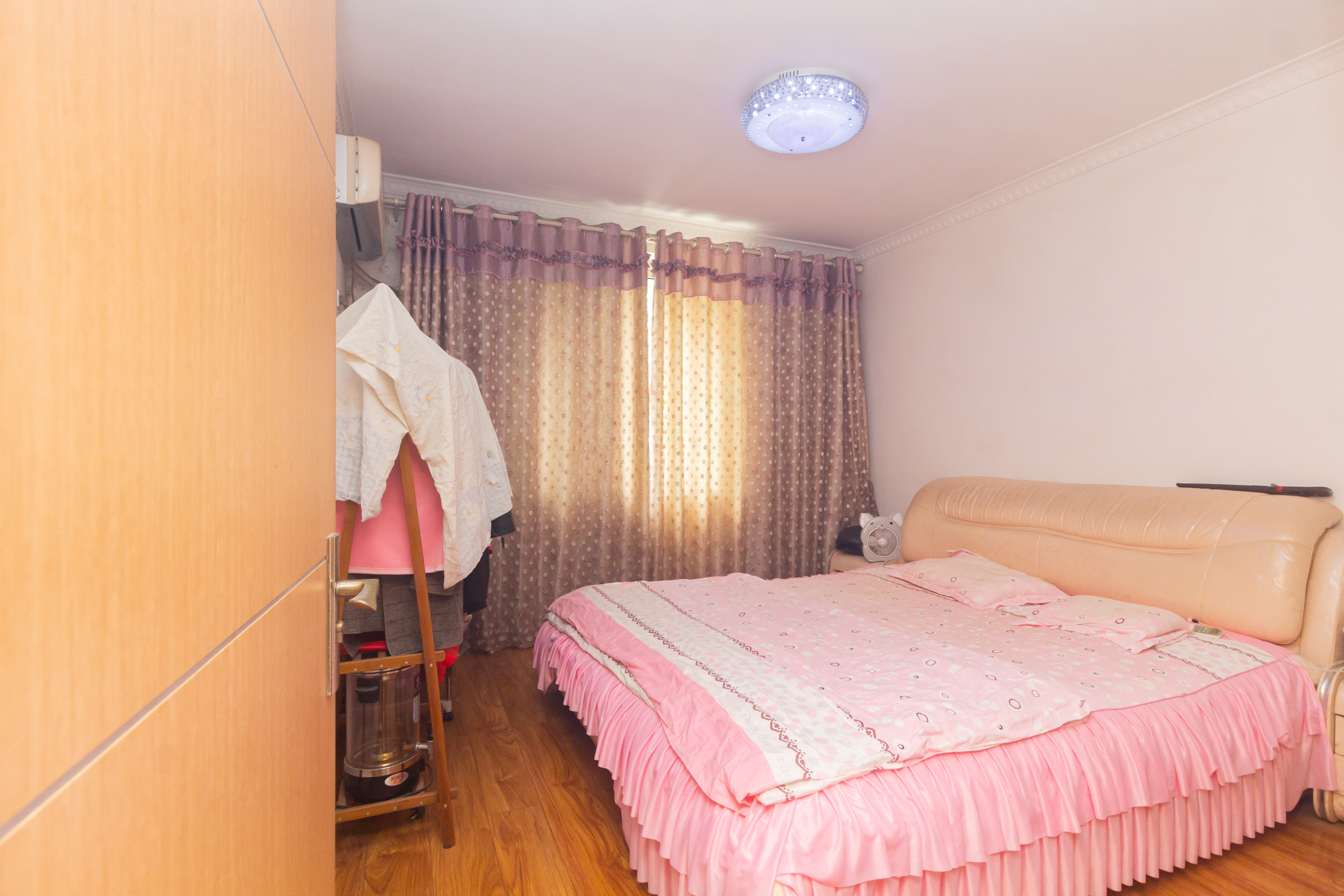 东岸锦城(东方人家) 3室2厅2卫 55.00万 东岸锦城(东方人家) 3室2厅2卫 55.00万卧室