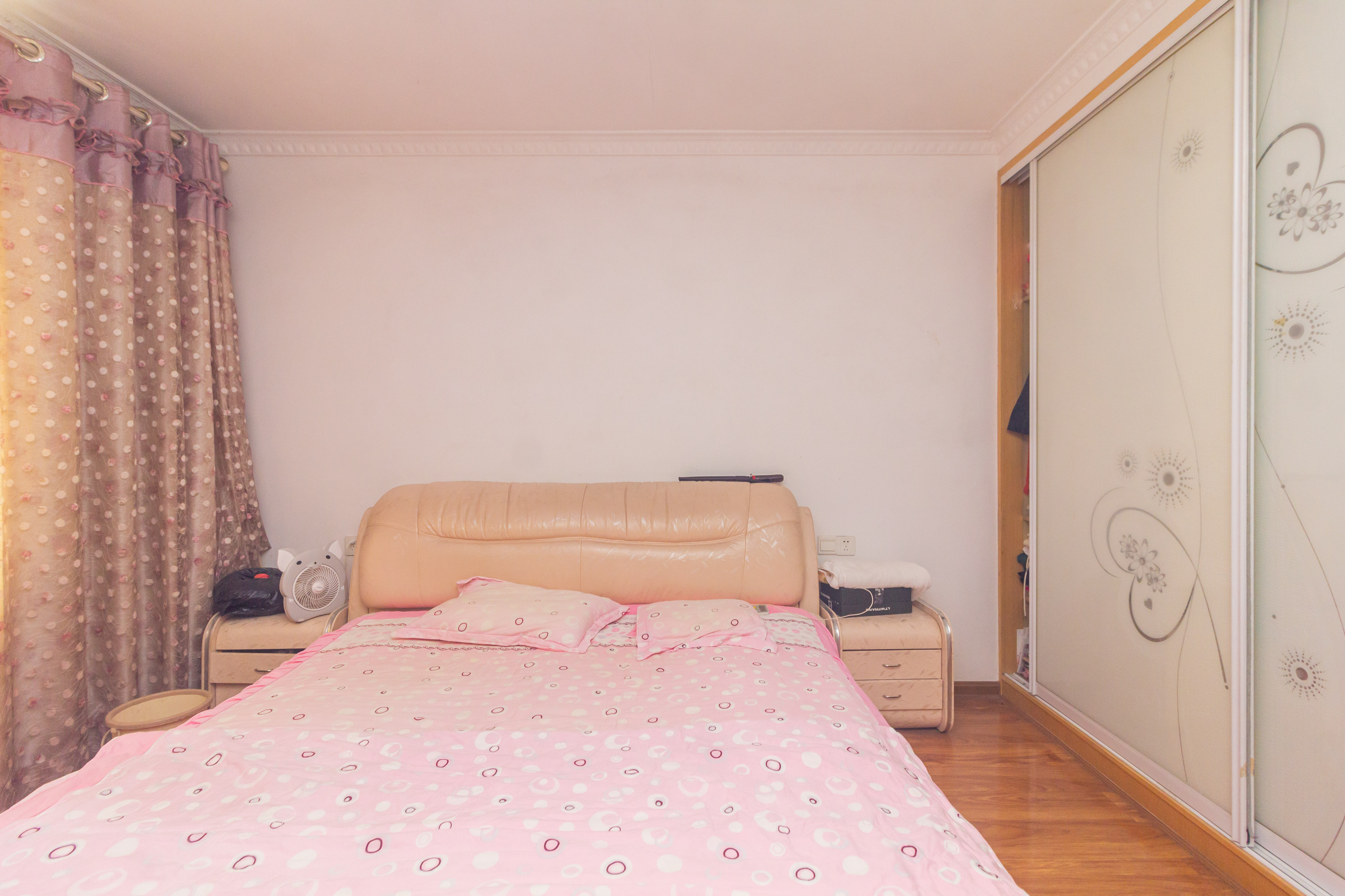 东岸锦城(东方人家) 3室2厅2卫 55.00万 东岸锦城(东方人家) 3室2厅2卫 55.00万卧室