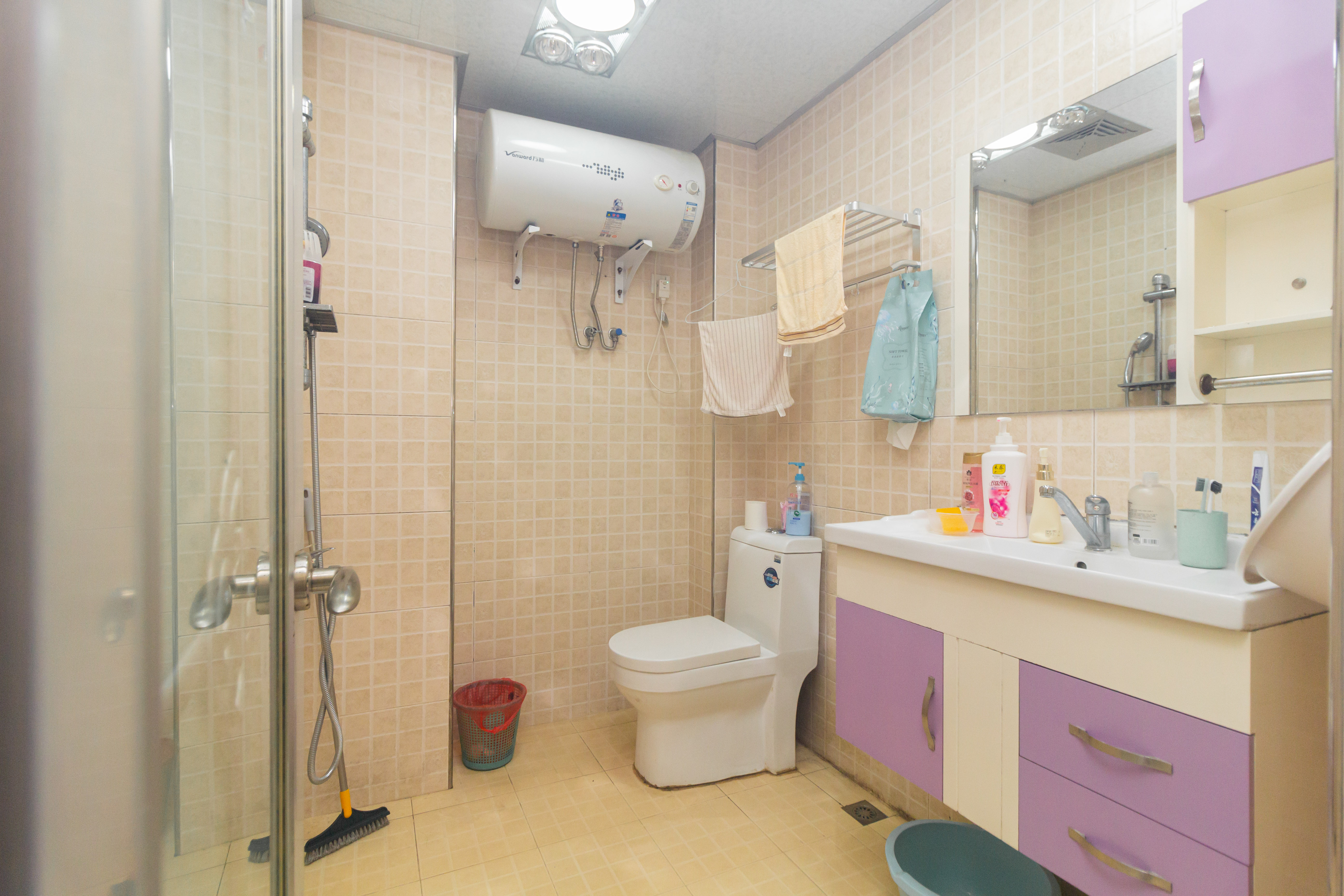 东业苹果社区  3室2厅2卫   57.80万卫生间