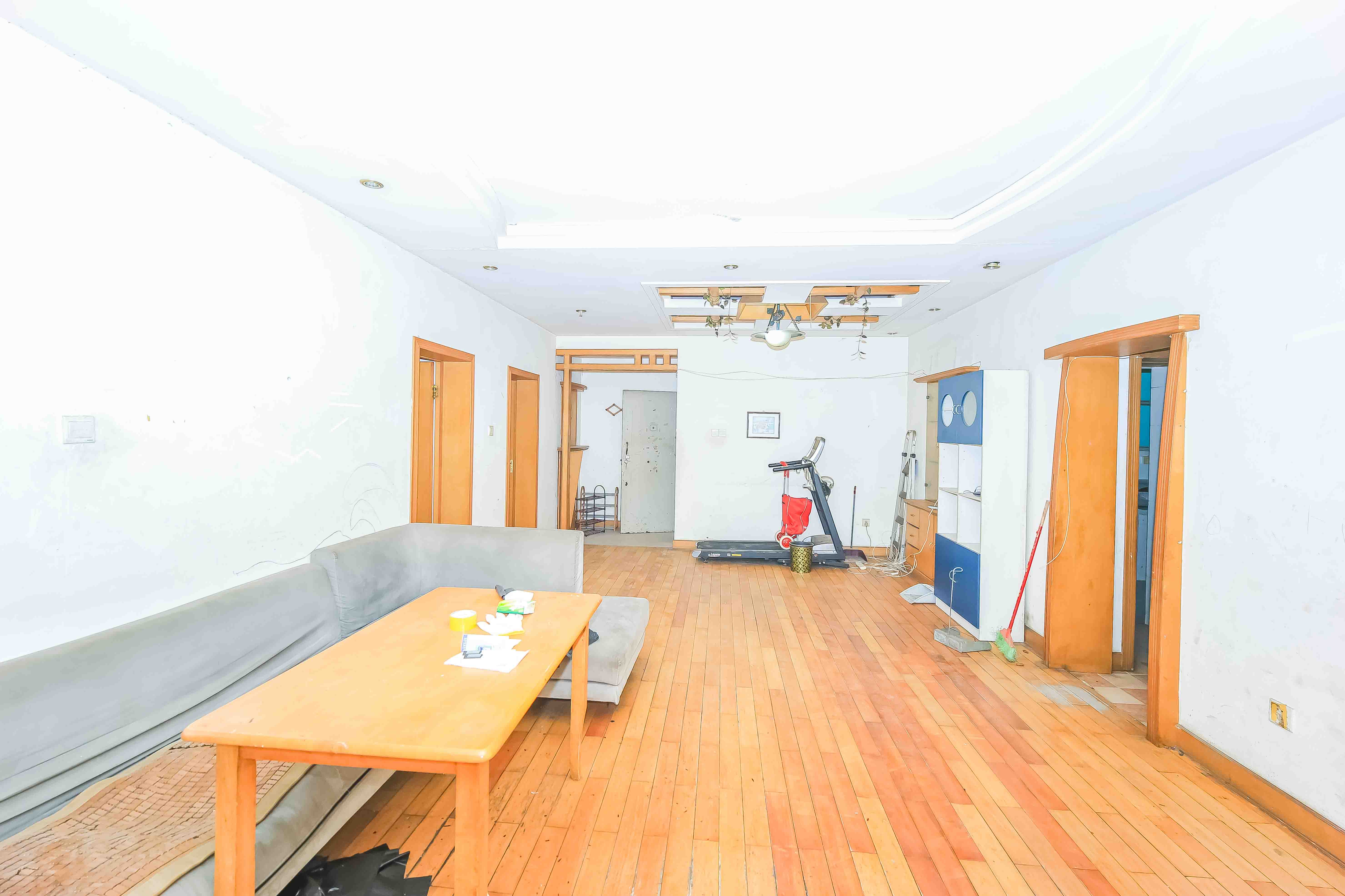 向东园社区(国税局宿舍)  3室2厅1卫   75.00万客厅