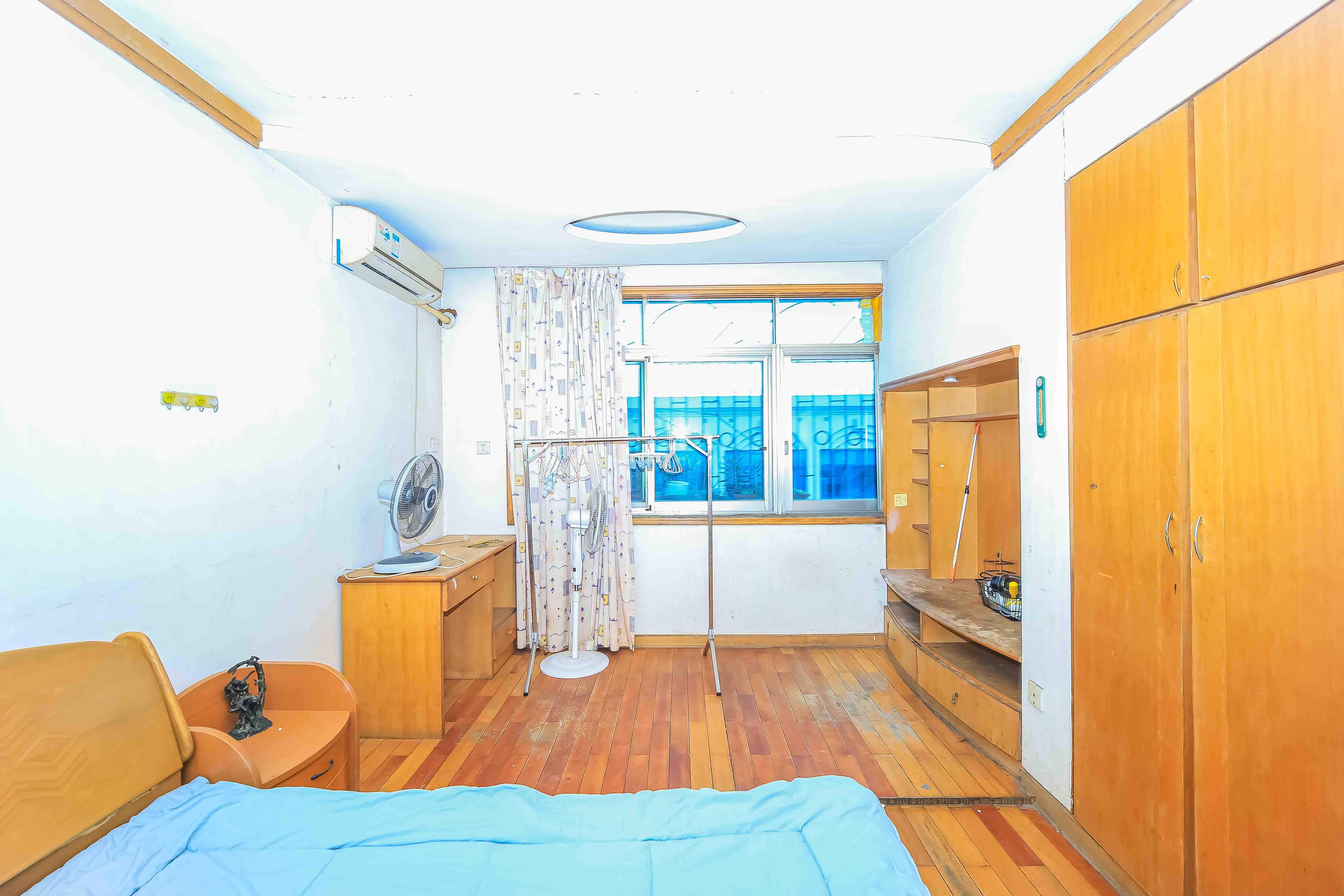 向东园社区(国税局宿舍)  3室2厅1卫   75.00万卧室