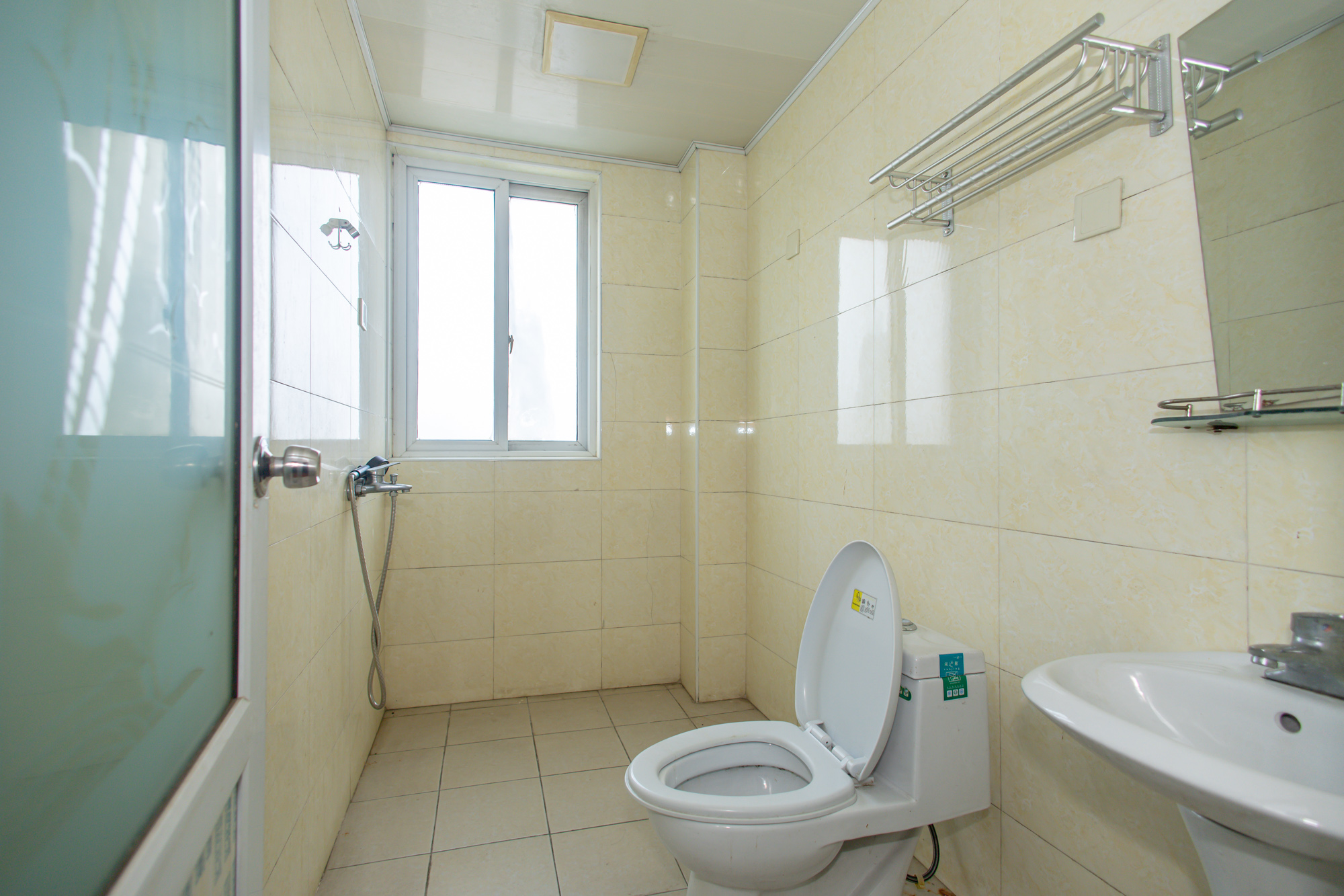 紫晶城 4室2厅2卫 68.80万 紫晶城 4室2厅2卫 68.80万卫生间