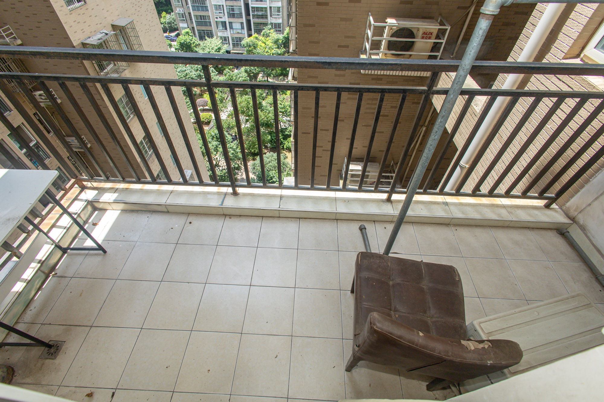 紫晶城 4室2厅2卫 68.80万 紫晶城 4室2厅2卫 68.80万阳台