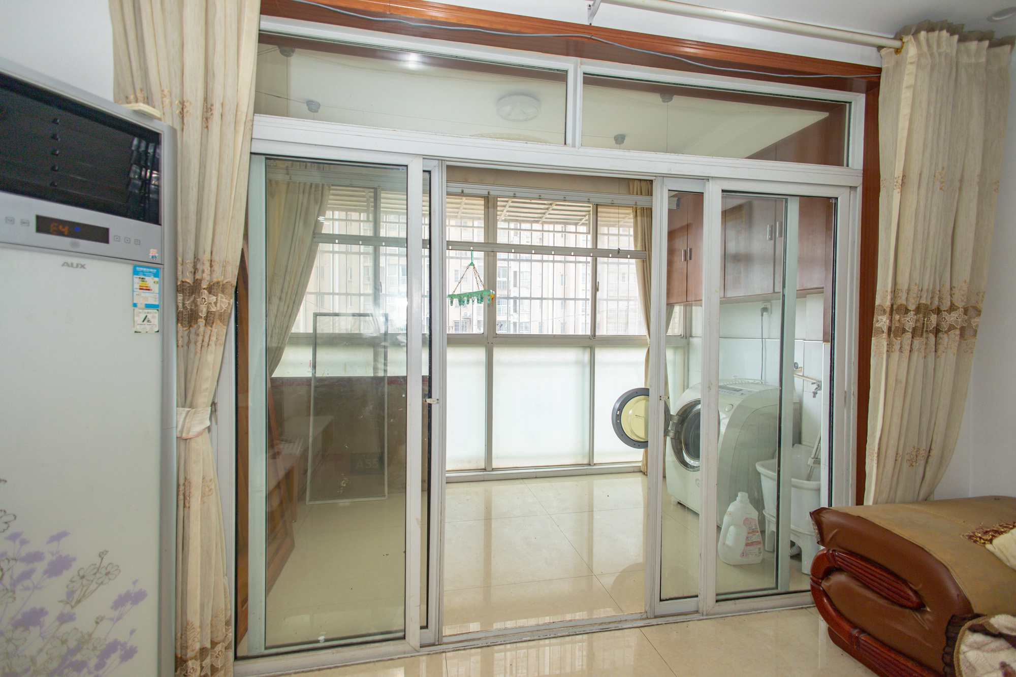 紫晶城 3室2厅1卫 65.8万 紫晶城 3室2厅1卫 65.8万阳台