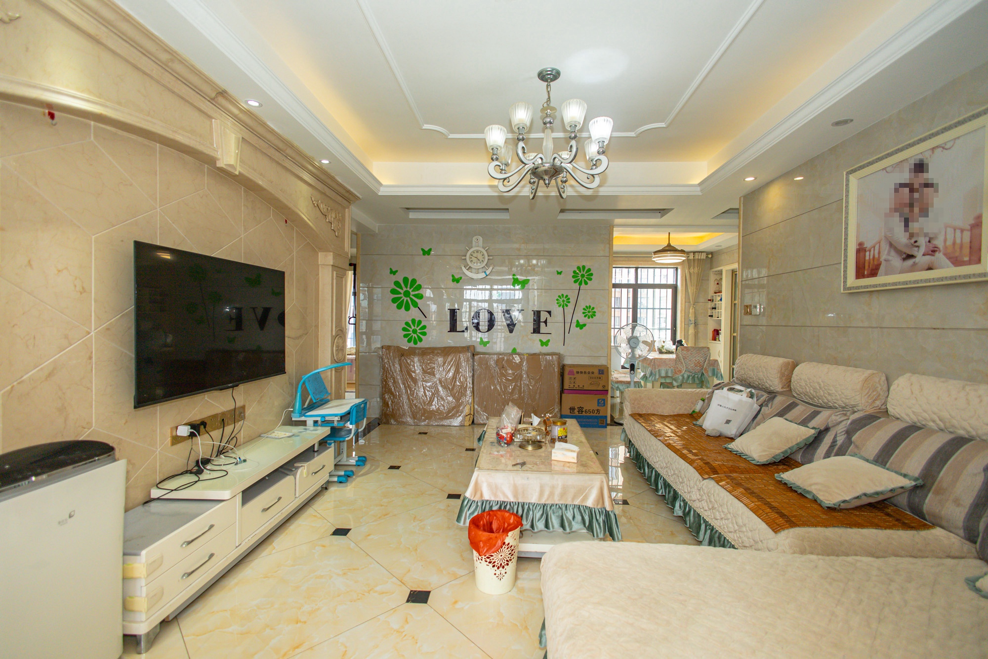 国泰九龙湾 4室2厅1卫 107.0万 国泰九龙湾 4室2厅1卫 107.0万客厅