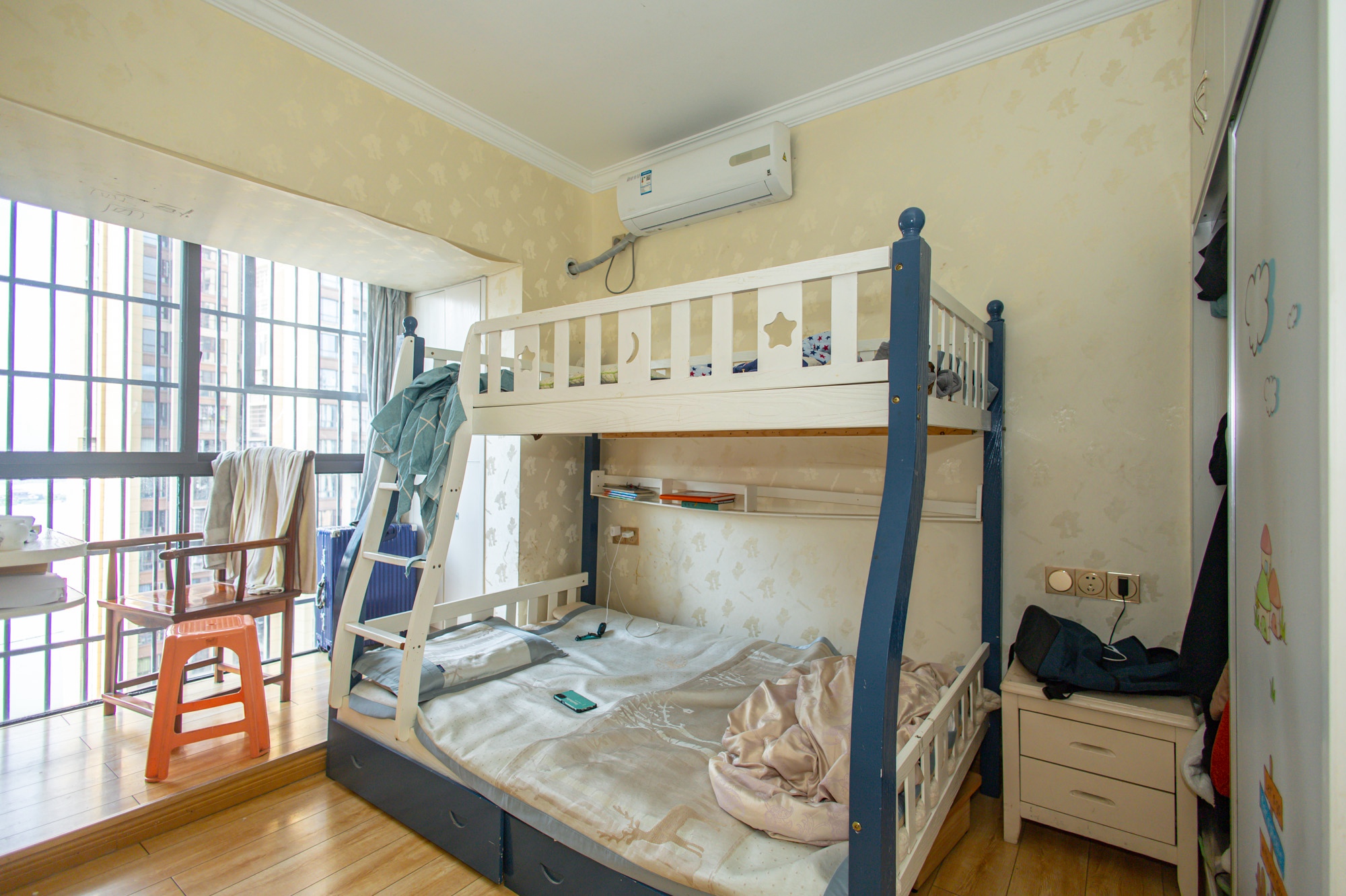 国泰九龙湾 4室2厅1卫 107.0万 国泰九龙湾 4室2厅1卫 107.0万卧室