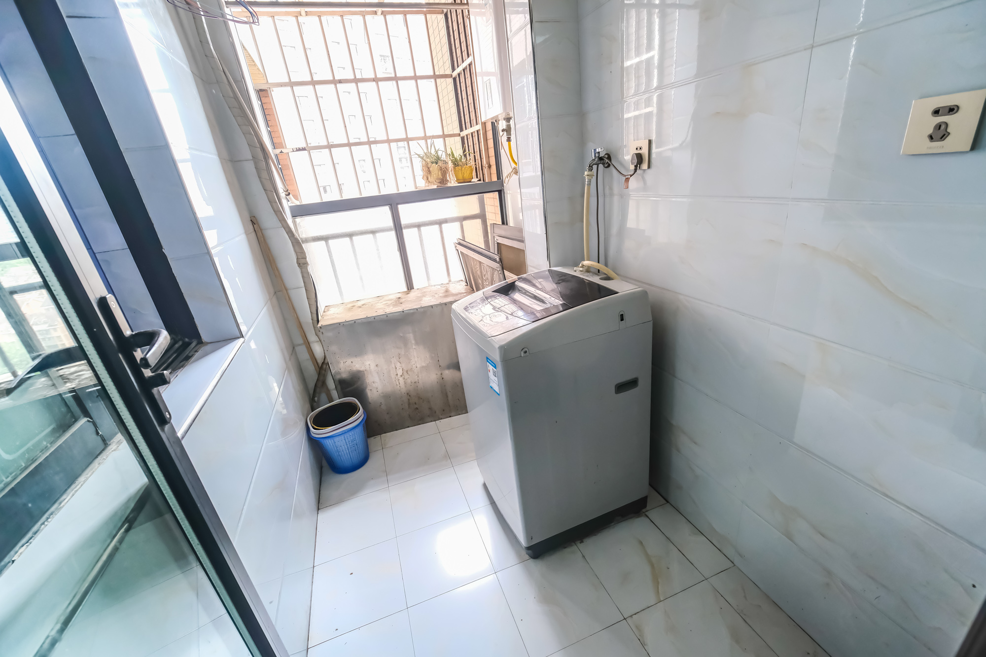 三一街区  2室2厅1卫    57.8万阳台